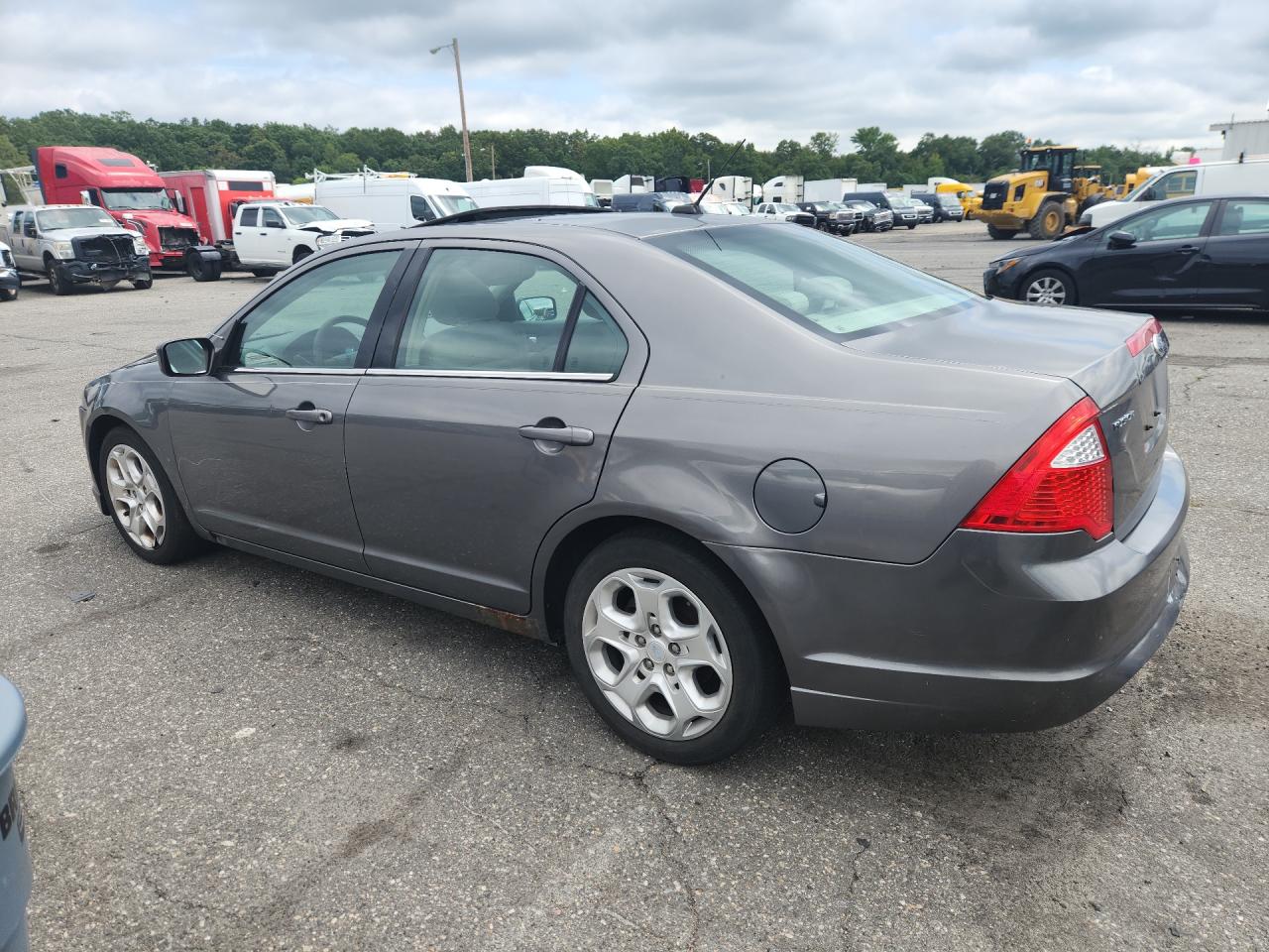 2010 Ford Fusion Se Gray vin: 3FAHP0HA0AR343989 Damage: Left Rocker Panel, Rust, 4 To 5 Inches