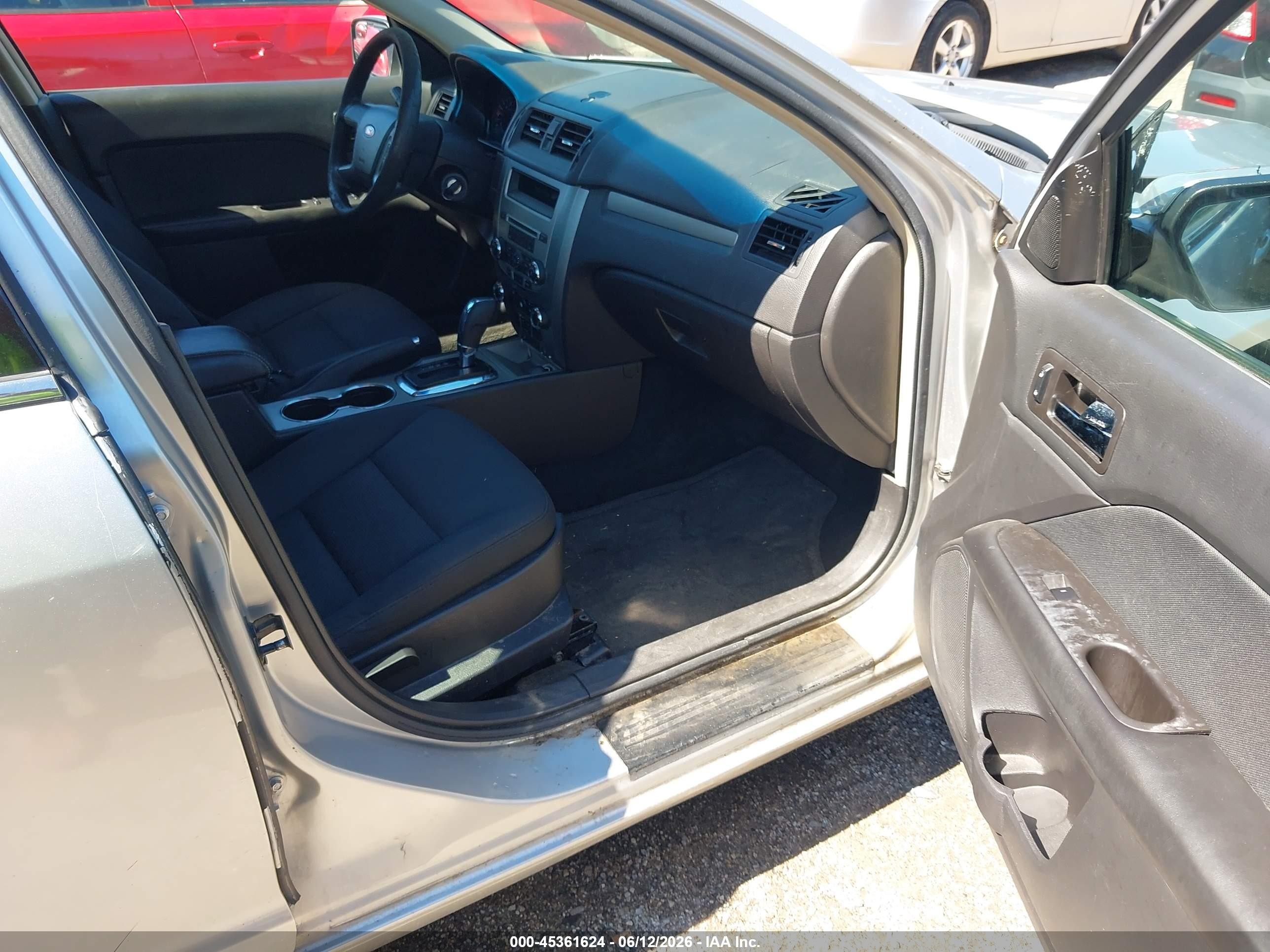 2012 Ford Fusion Se Серебряный vin: 3FAHP0HA0CR180182