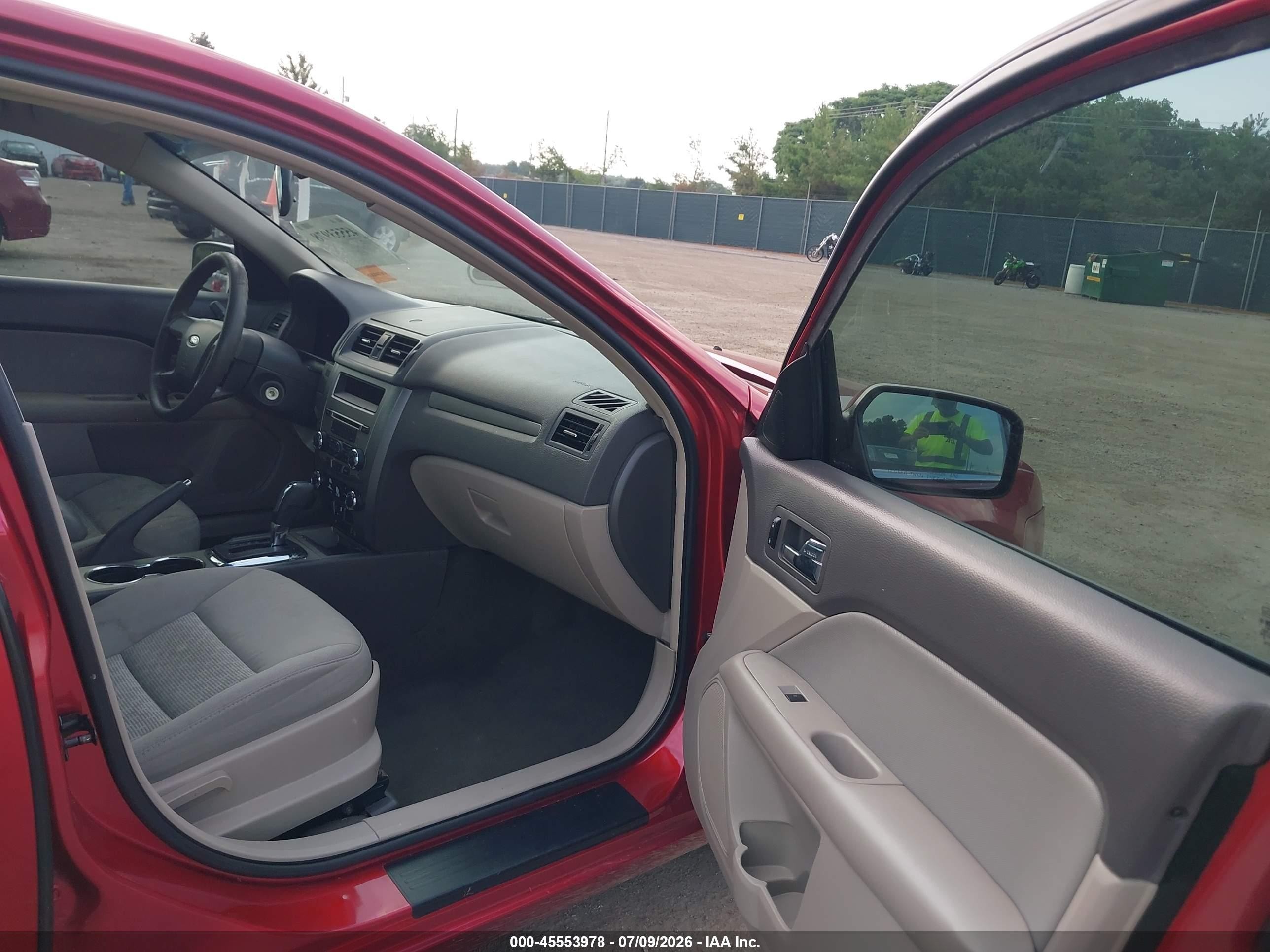 2010 Ford Fusion Se Red vin: 3FAHP0HA1AR408638
