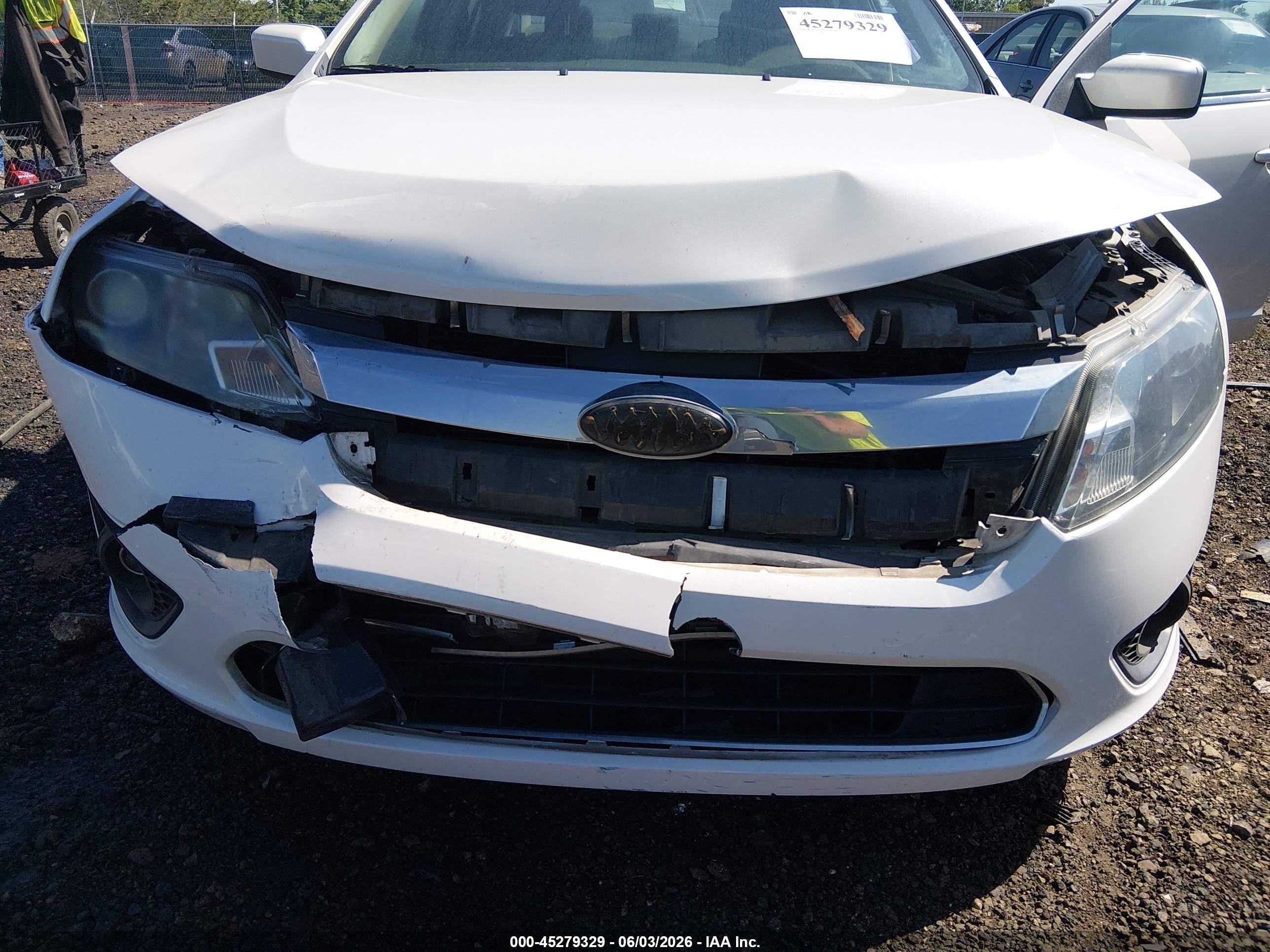 2010 Ford Fusion Se White vin: 3FAHP0HA1AR431143