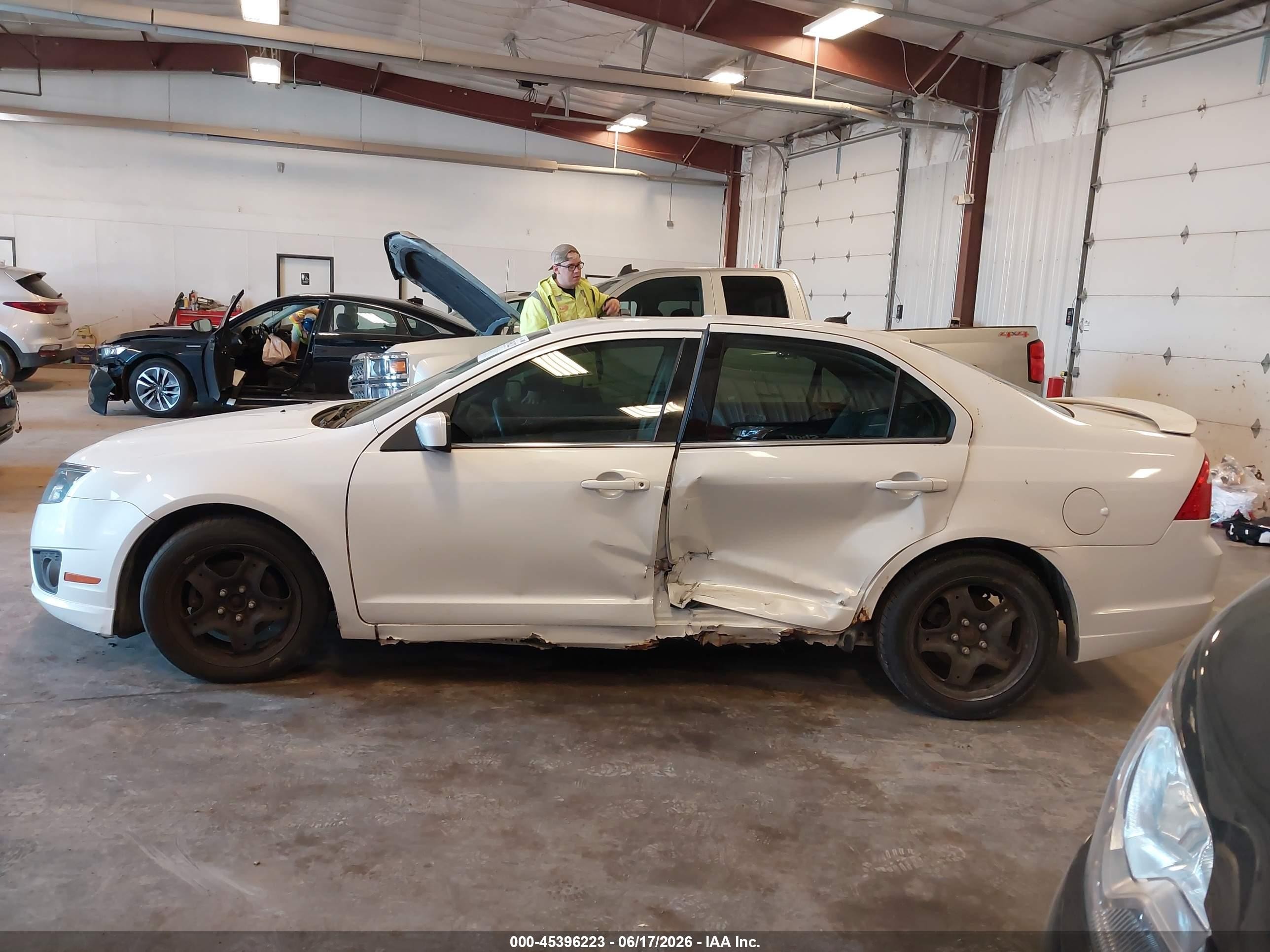 2010 Ford Fusion Se Белый vin: 3FAHP0HA2AR257115