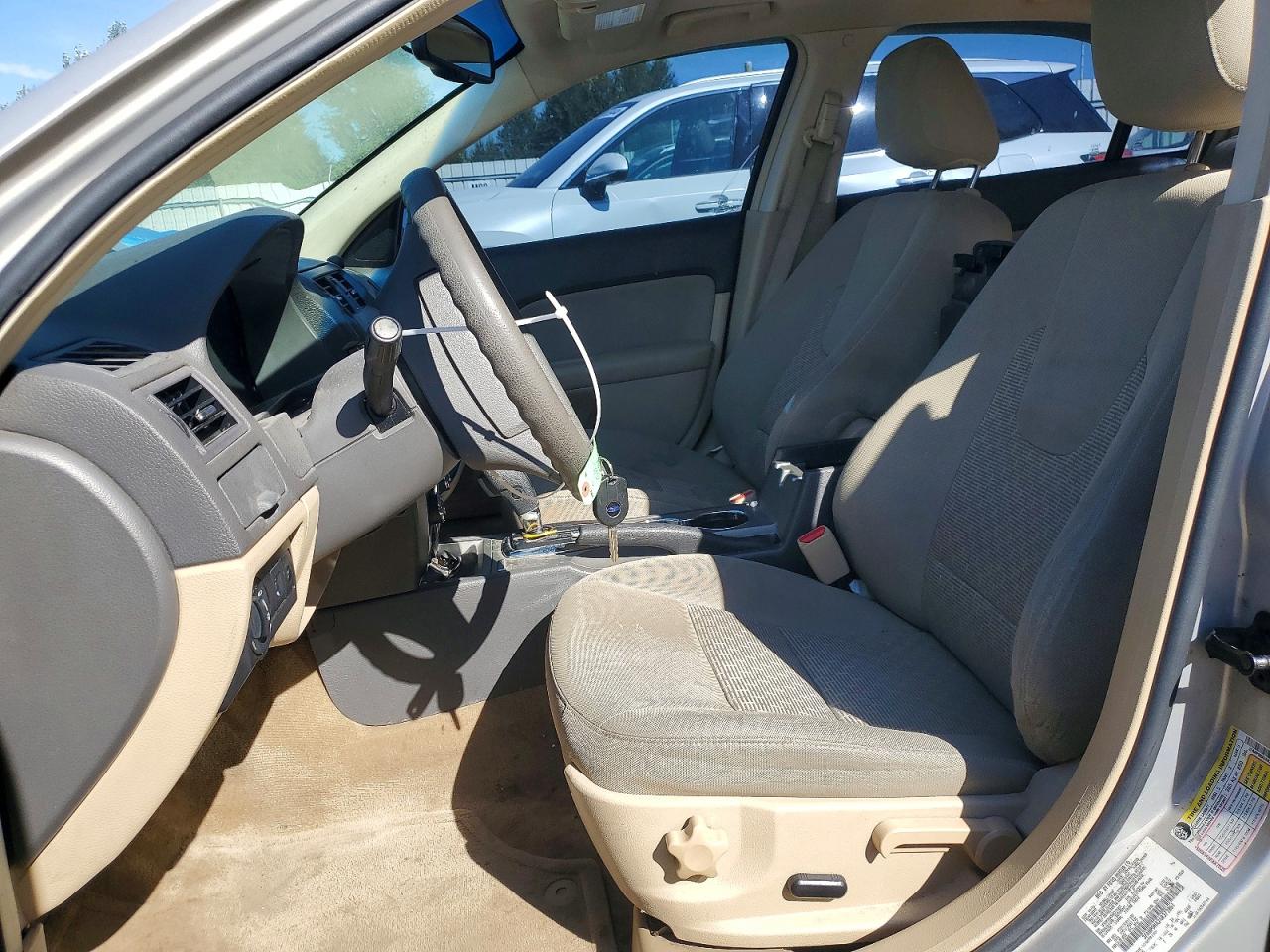 2010 Ford Fusion Se Beige vin: 3FAHP0HA2AR372801