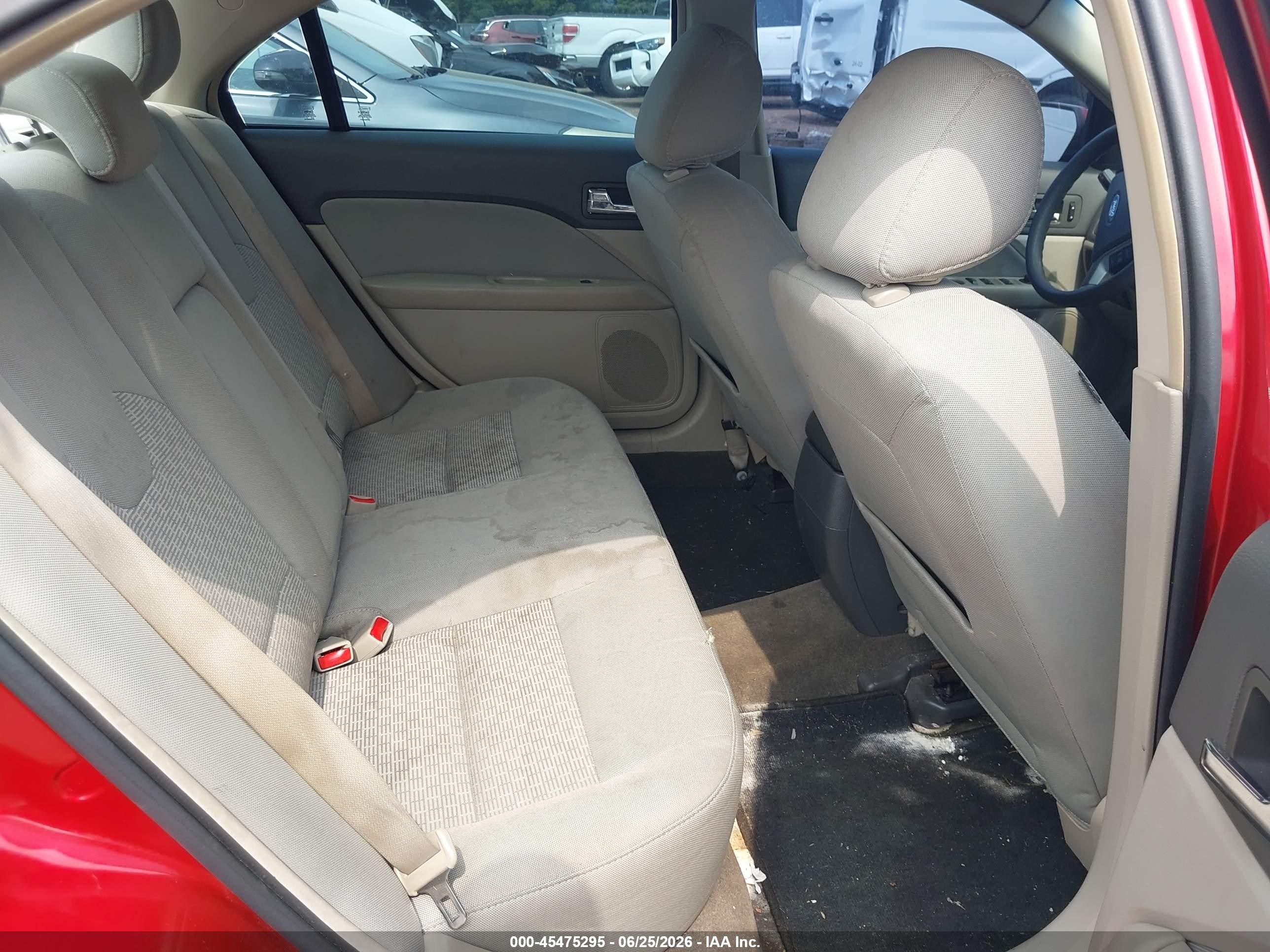 2011 Ford Fusion Se Red vin: 3FAHP0HA2BR170784