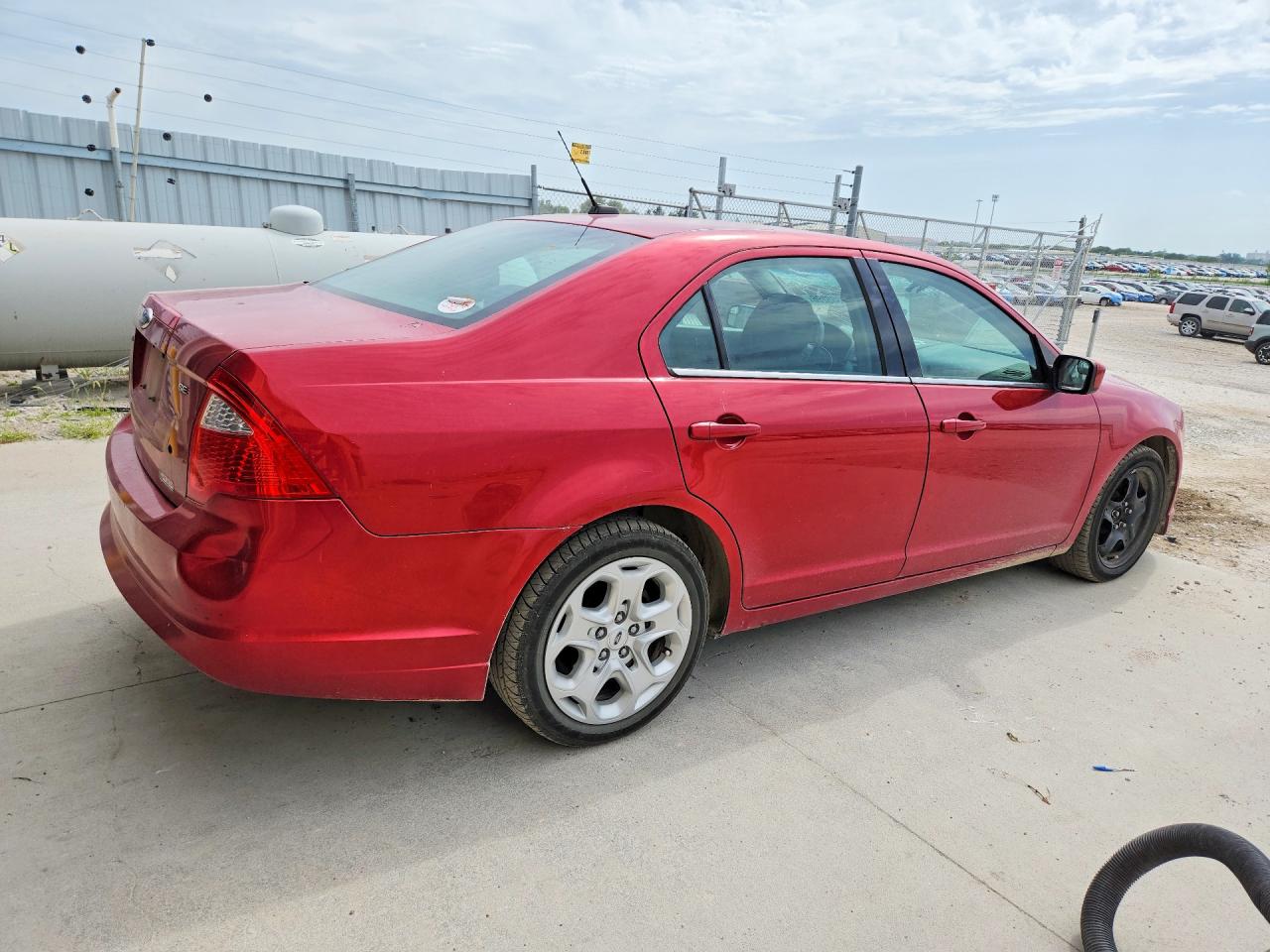 2011 Ford Fusion Se Red vin: 3FAHP0HA3BR155212