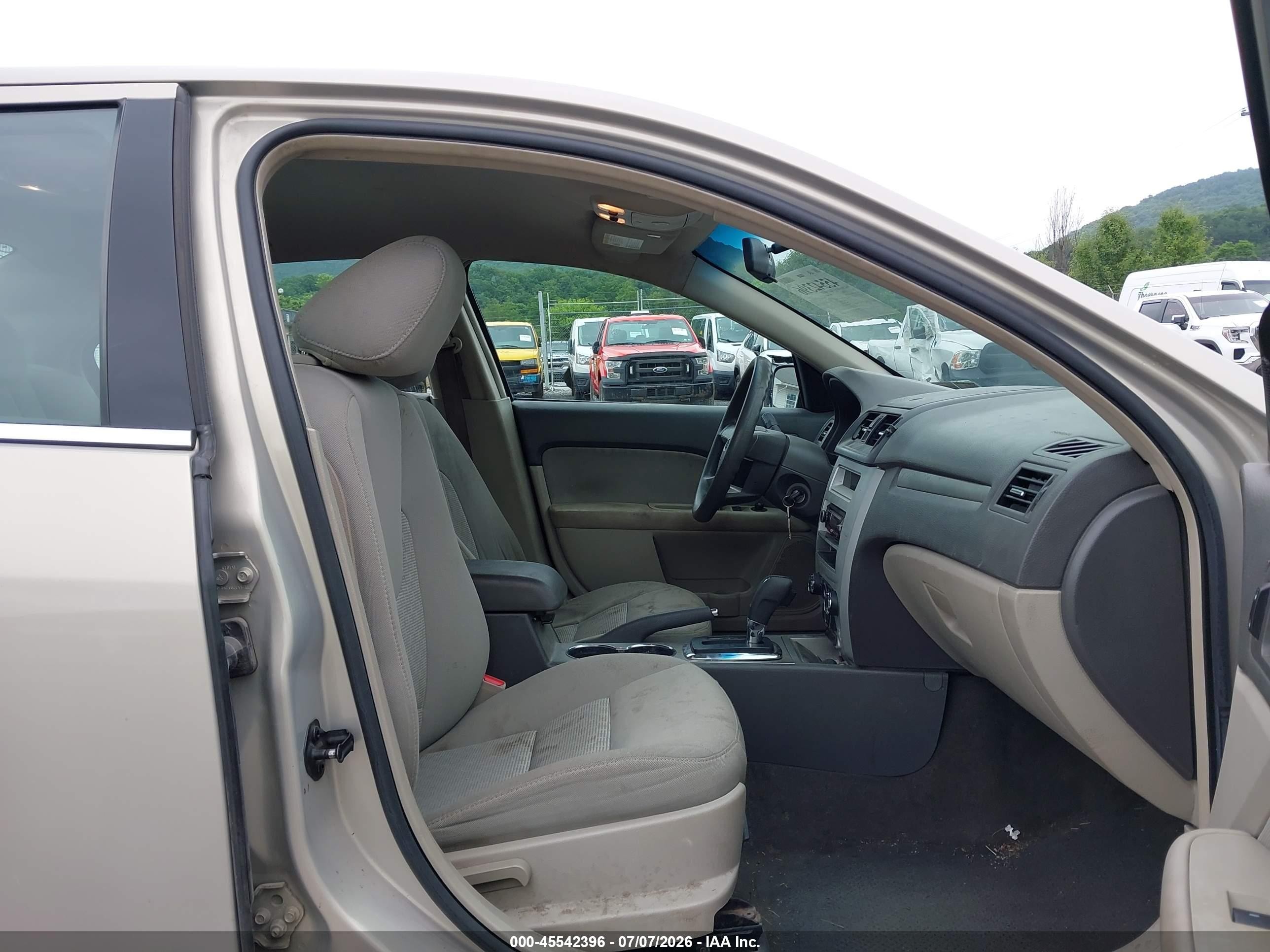 2010 Ford Fusion Se Tan vin: 3FAHP0HA4AR317010