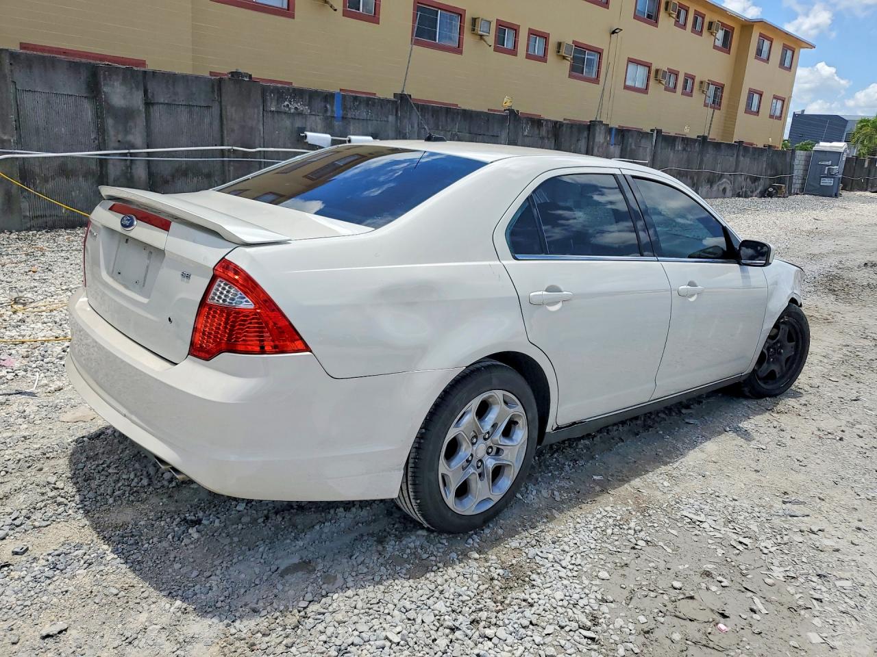 2011 Ford Fusion Se White vin: 3FAHP0HA4BR165067