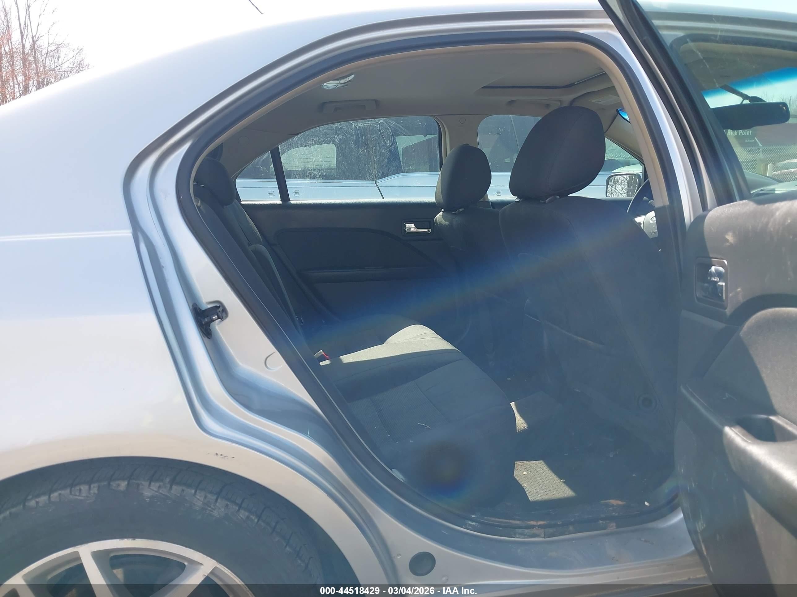 2012 Ford Fusion Se Silver vin: 3FAHP0HA4CR163093