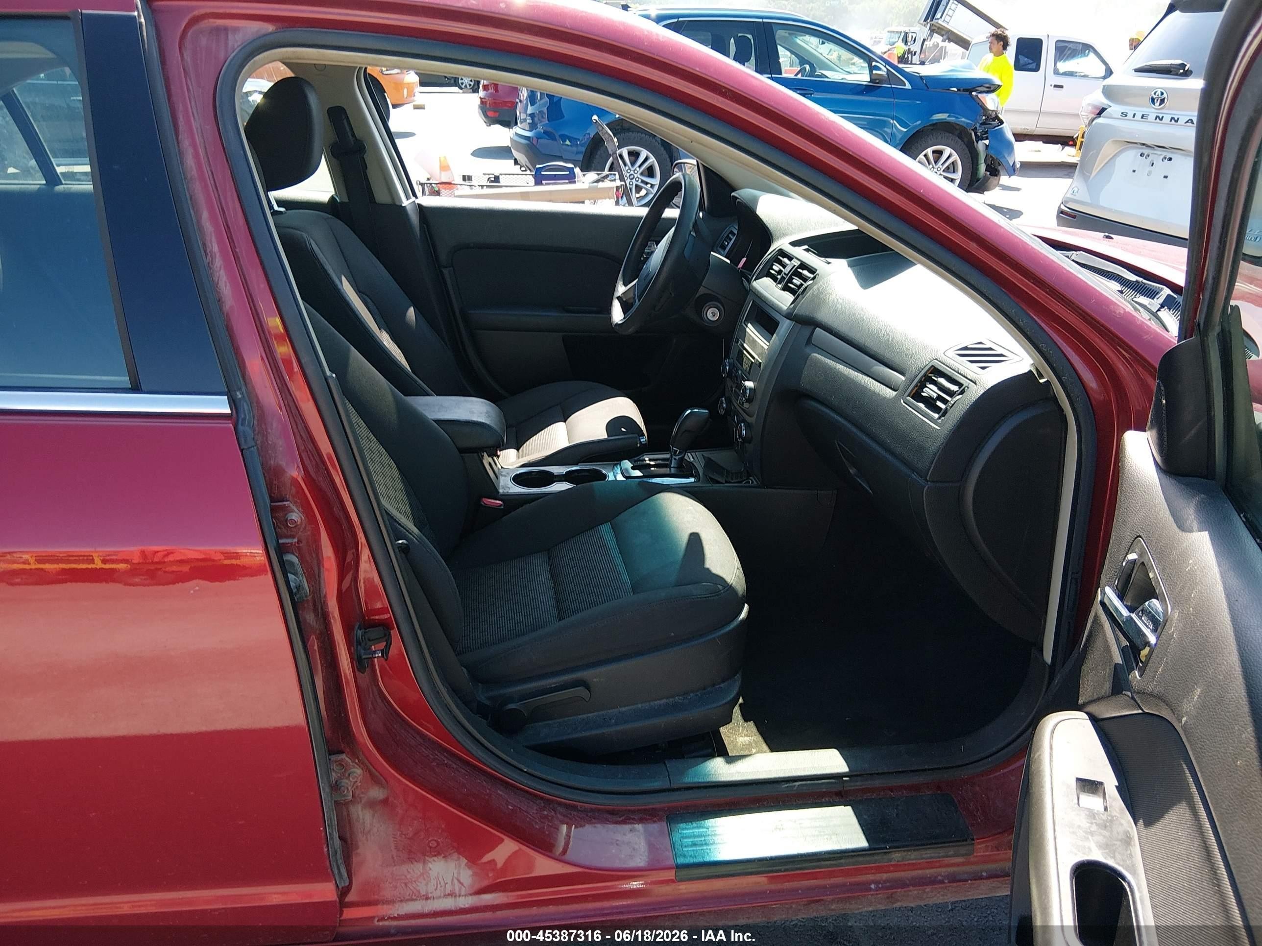 2010 Ford Fusion Se Red vin: 3FAHP0HA5AR168302