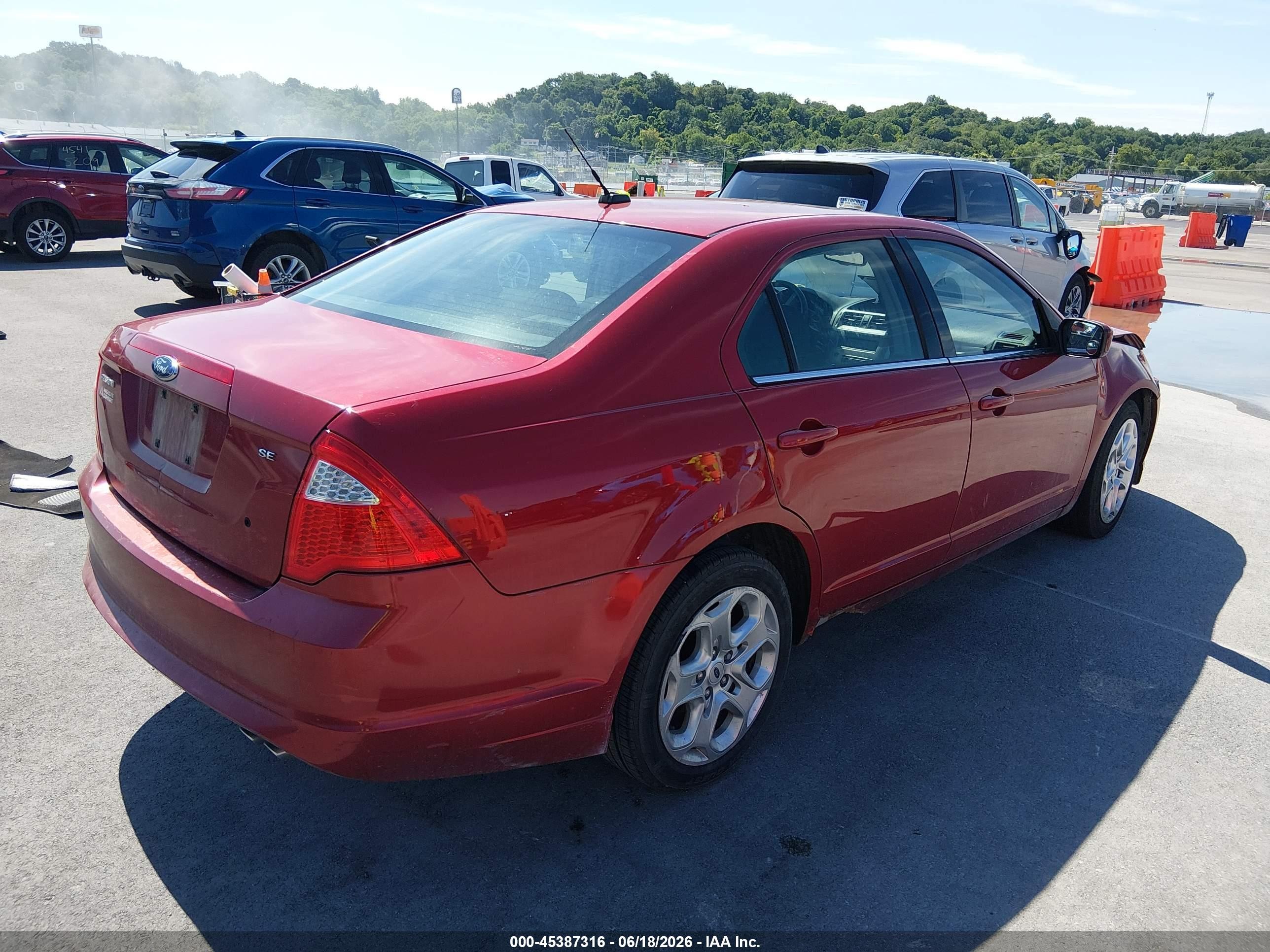 2010 Ford Fusion Se Red vin: 3FAHP0HA5AR168302