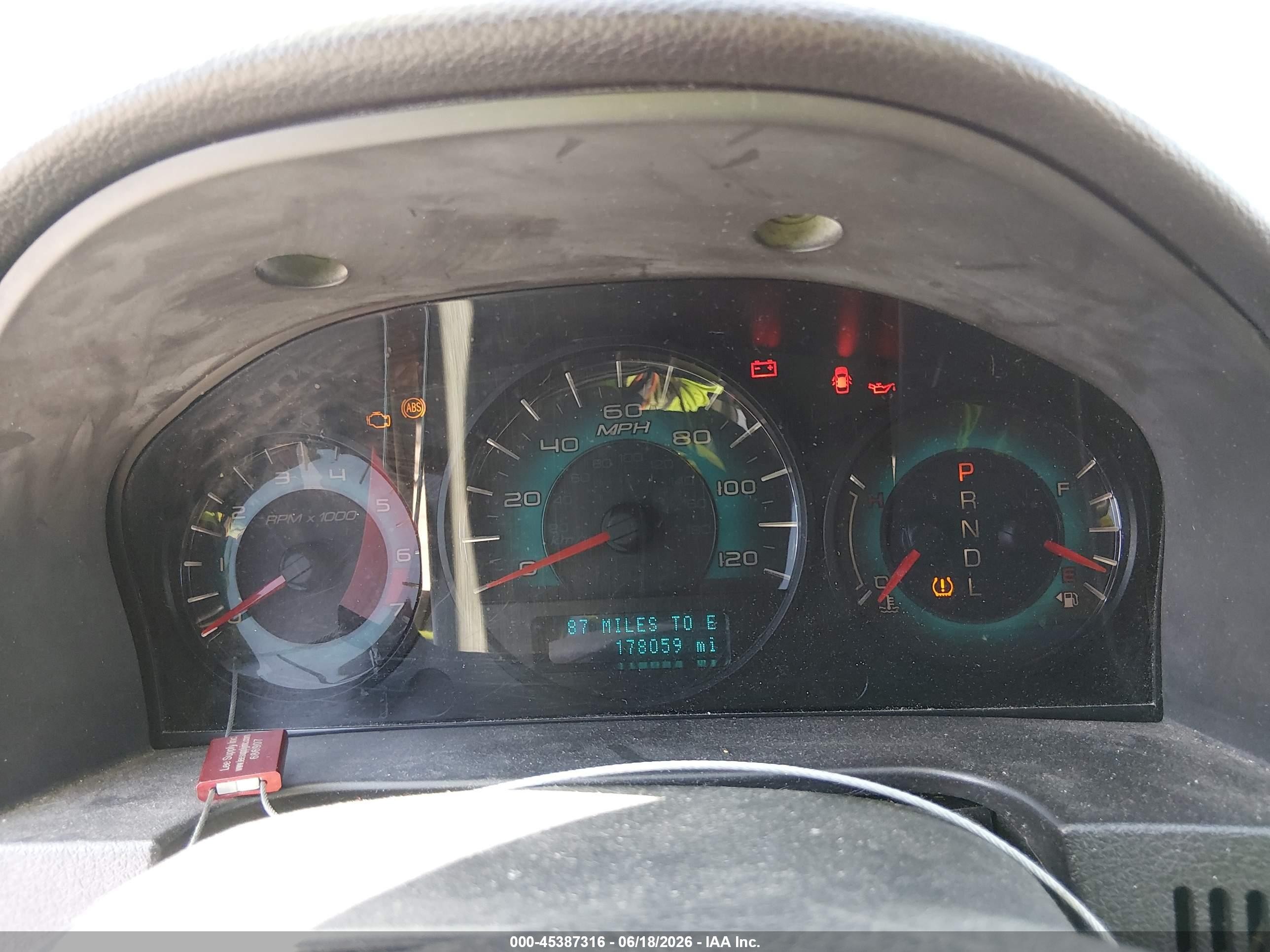 2010 Ford Fusion Se Red vin: 3FAHP0HA5AR168302
