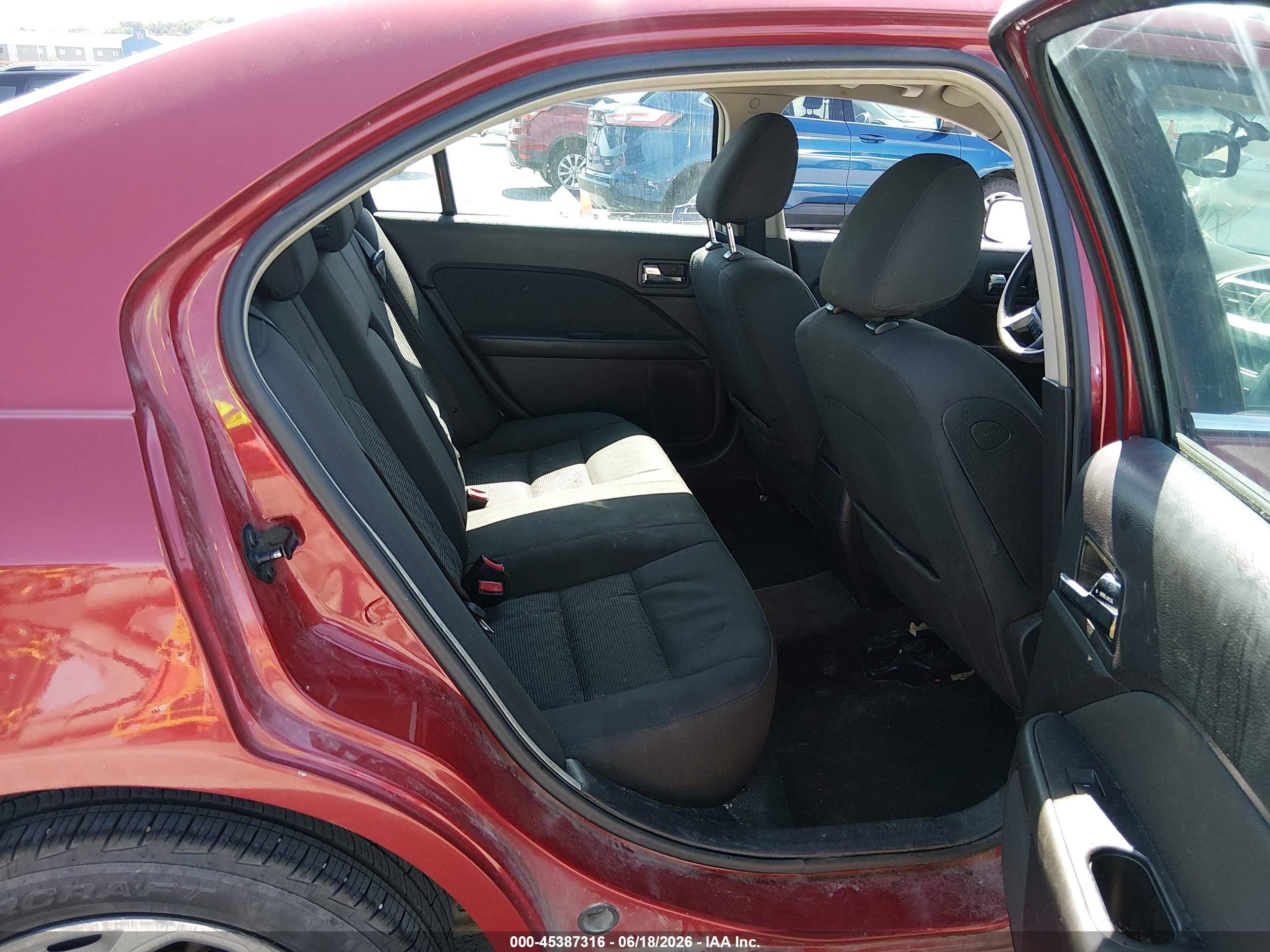 2010 Ford Fusion Se Red vin: 3FAHP0HA5AR168302