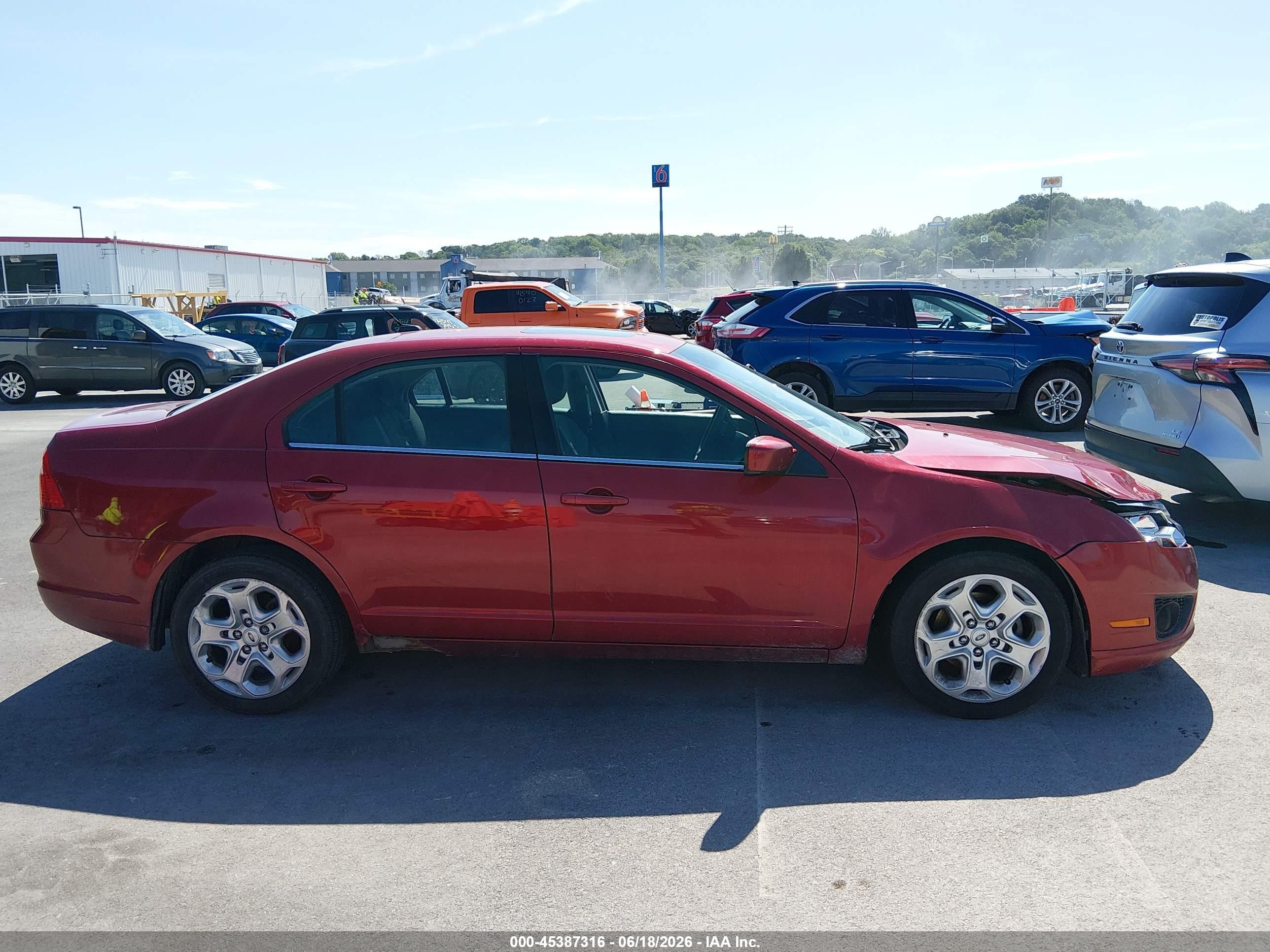 2010 Ford Fusion Se Red vin: 3FAHP0HA5AR168302