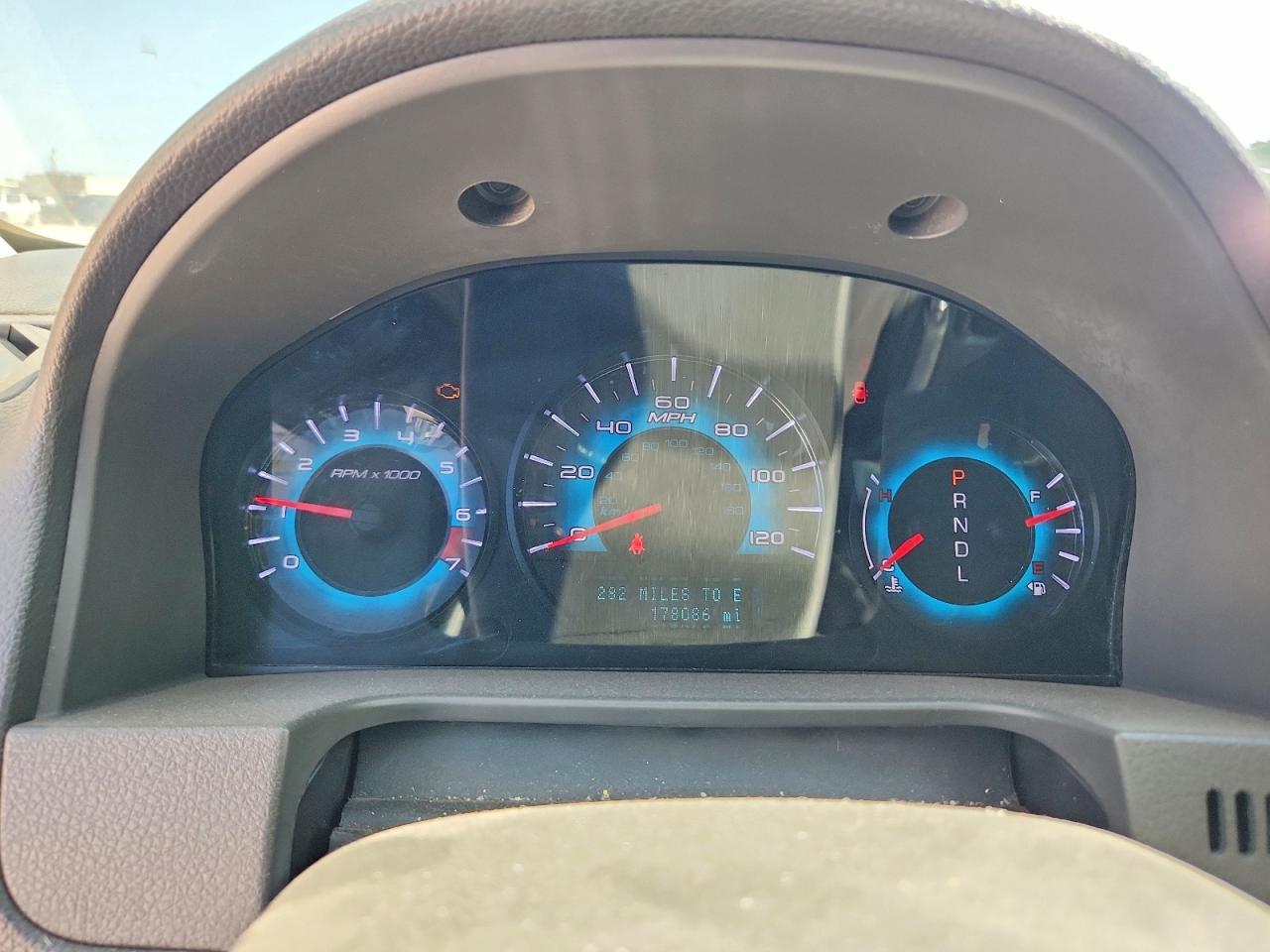 2010 Ford Fusion Se Tan vin: 3FAHP0HA5AR334592