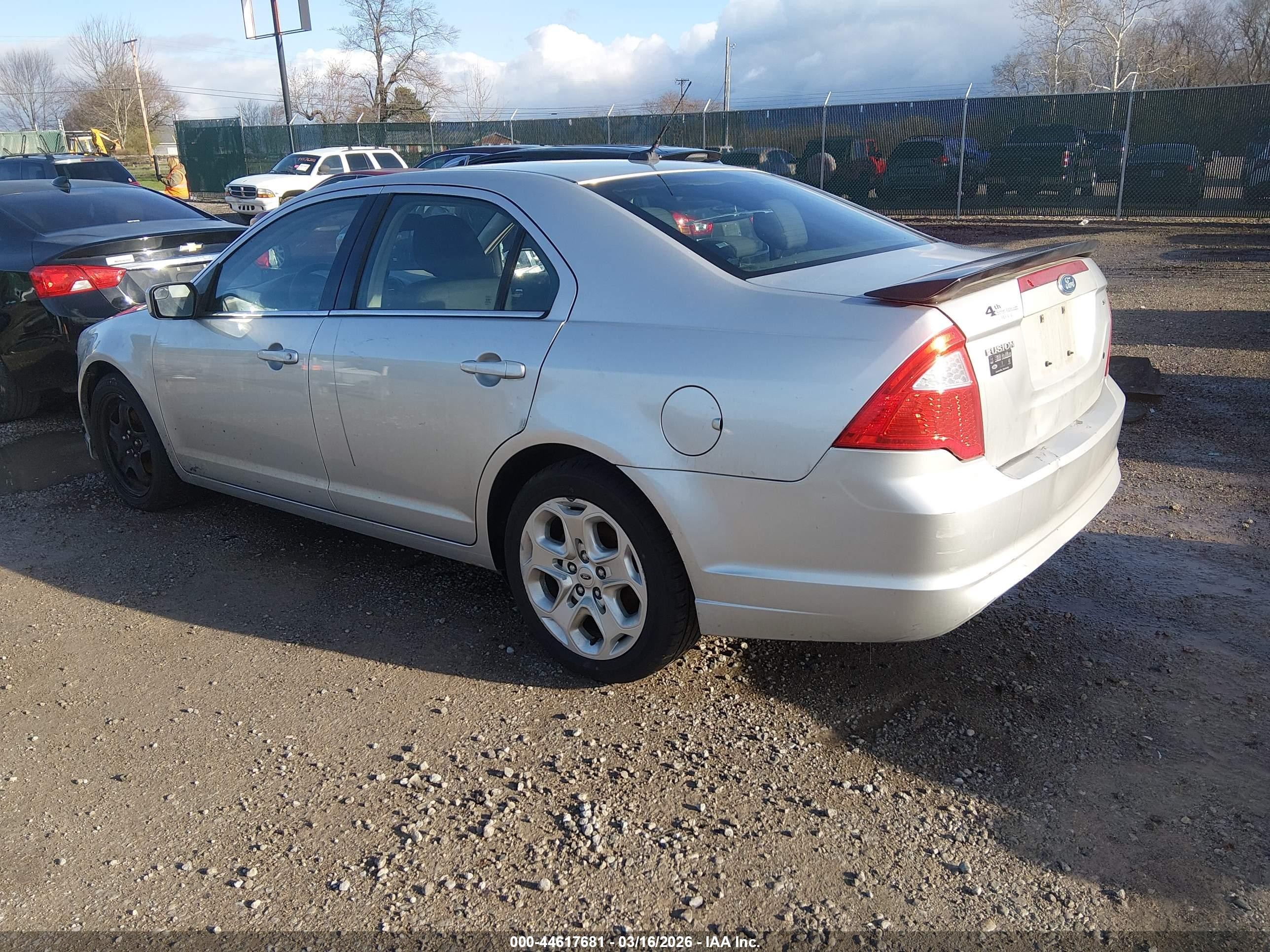 2011 Ford Fusion Se Silver vin: 3FAHP0HA5BR147922