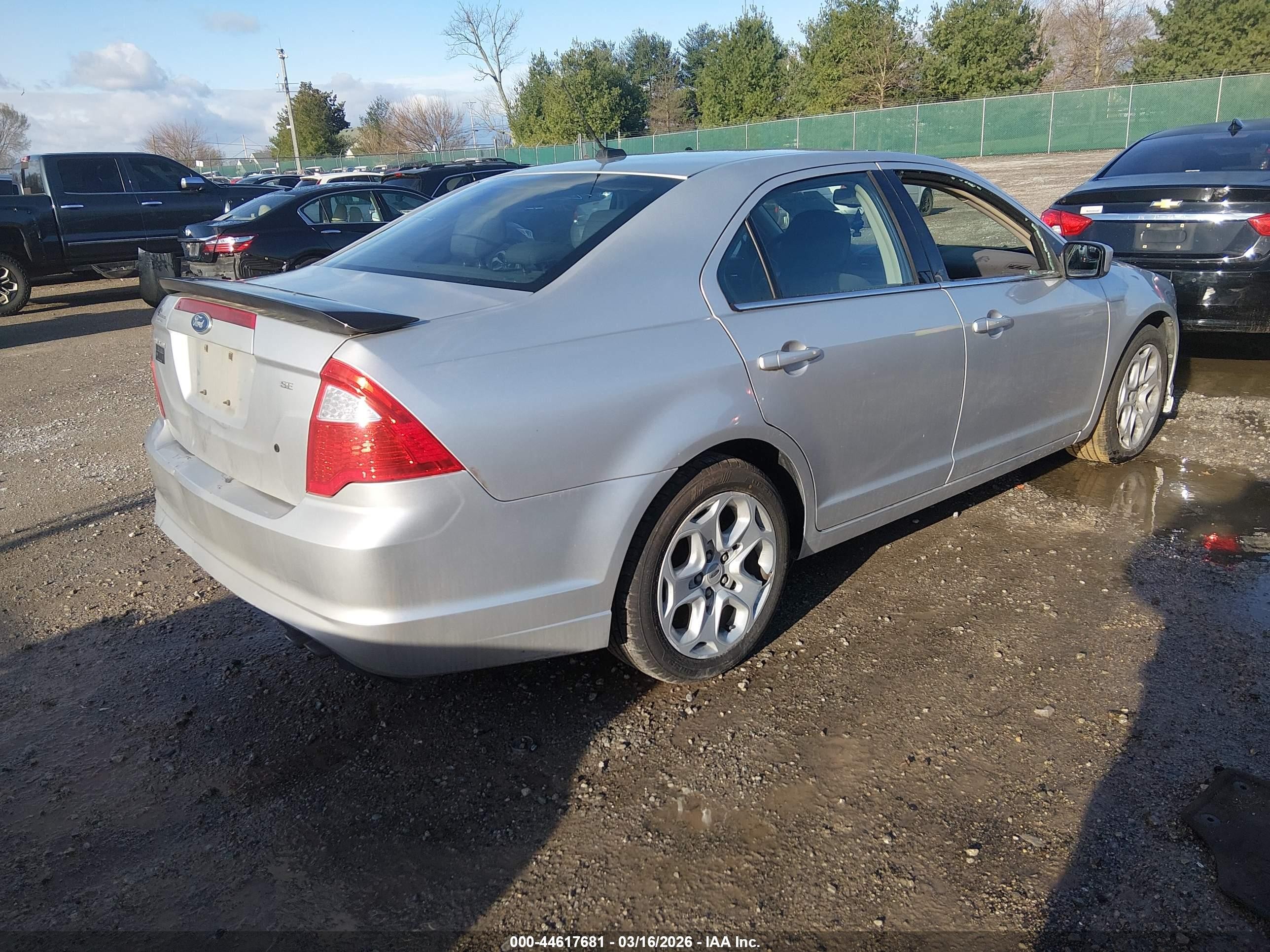 2011 Ford Fusion Se Silver vin: 3FAHP0HA5BR147922