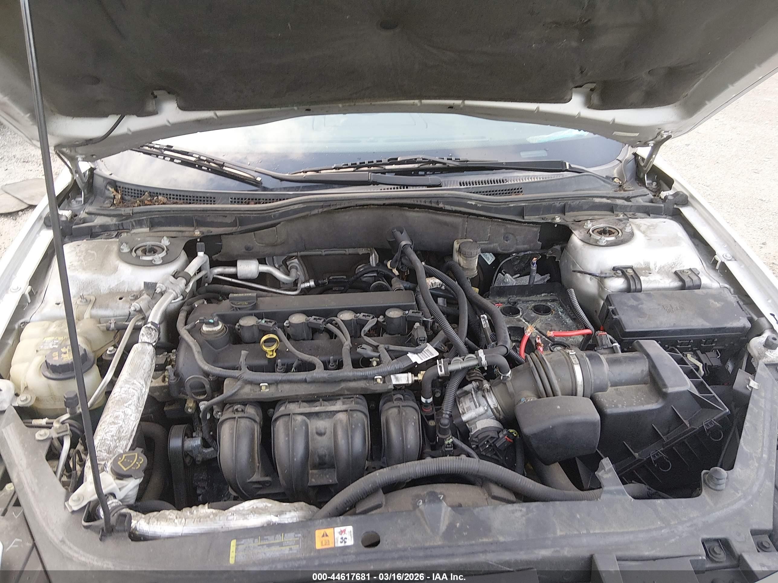 2011 Ford Fusion Se Silver vin: 3FAHP0HA5BR147922