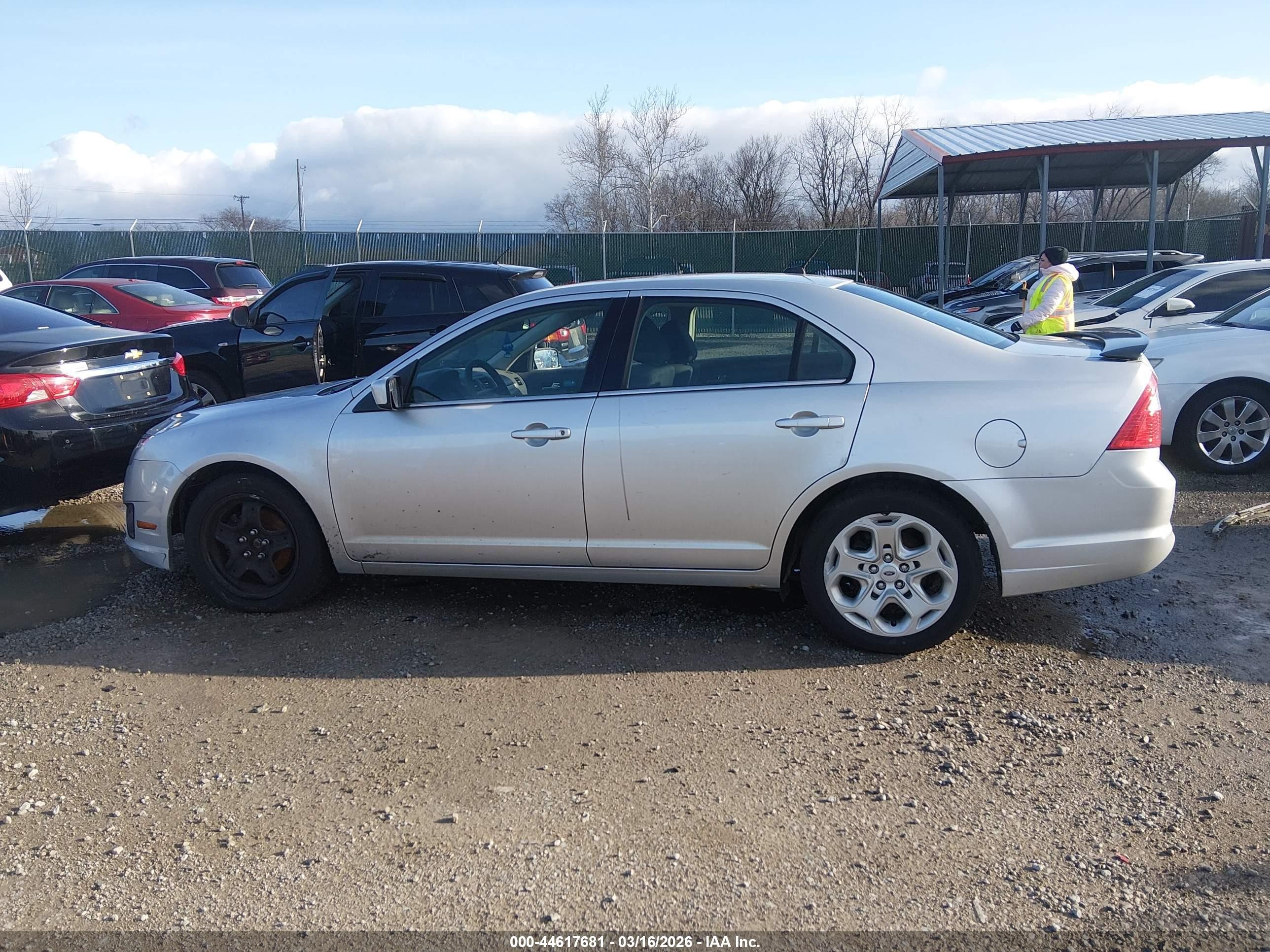 2011 Ford Fusion Se Silver vin: 3FAHP0HA5BR147922