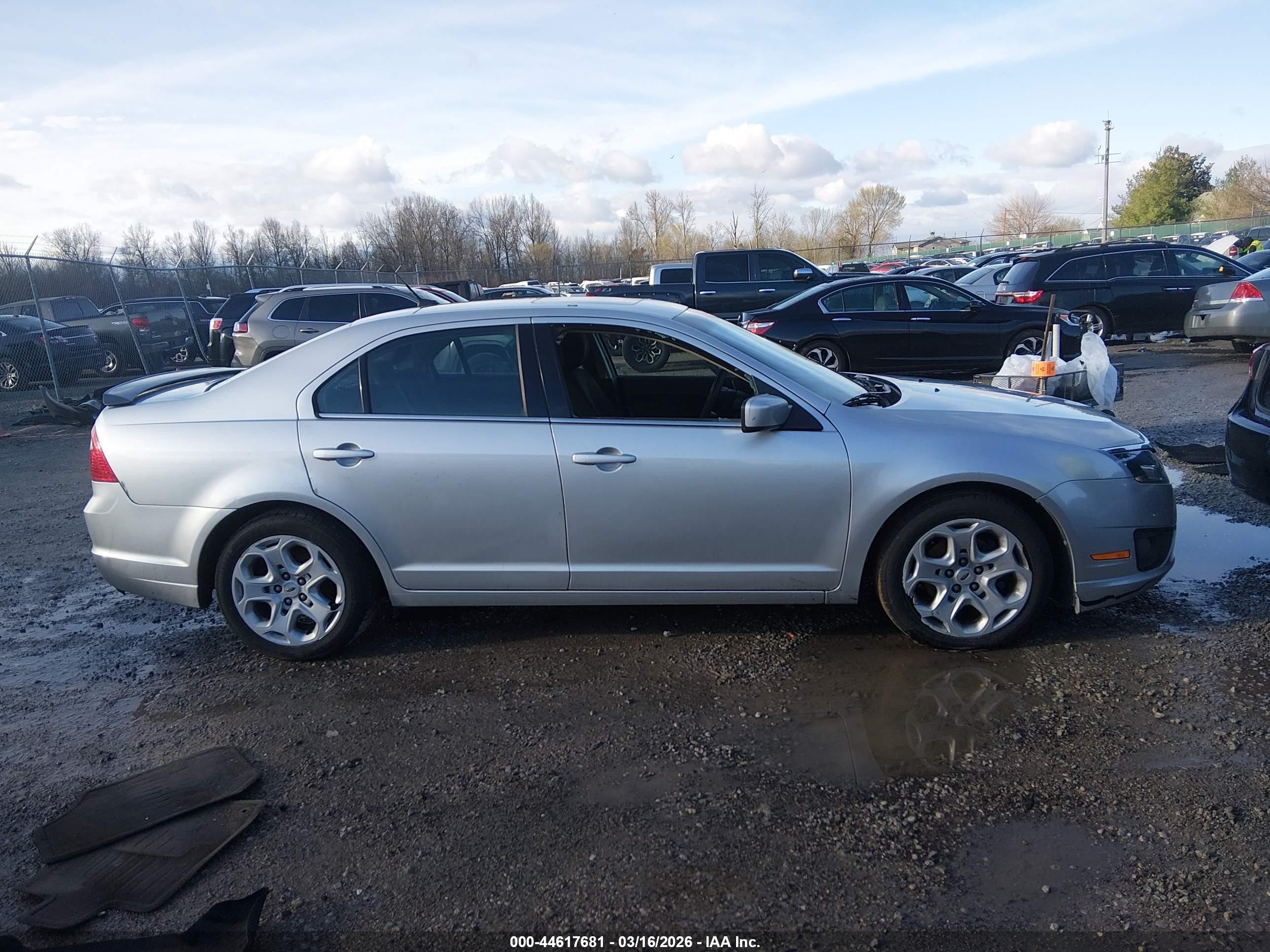 2011 Ford Fusion Se Silver vin: 3FAHP0HA5BR147922