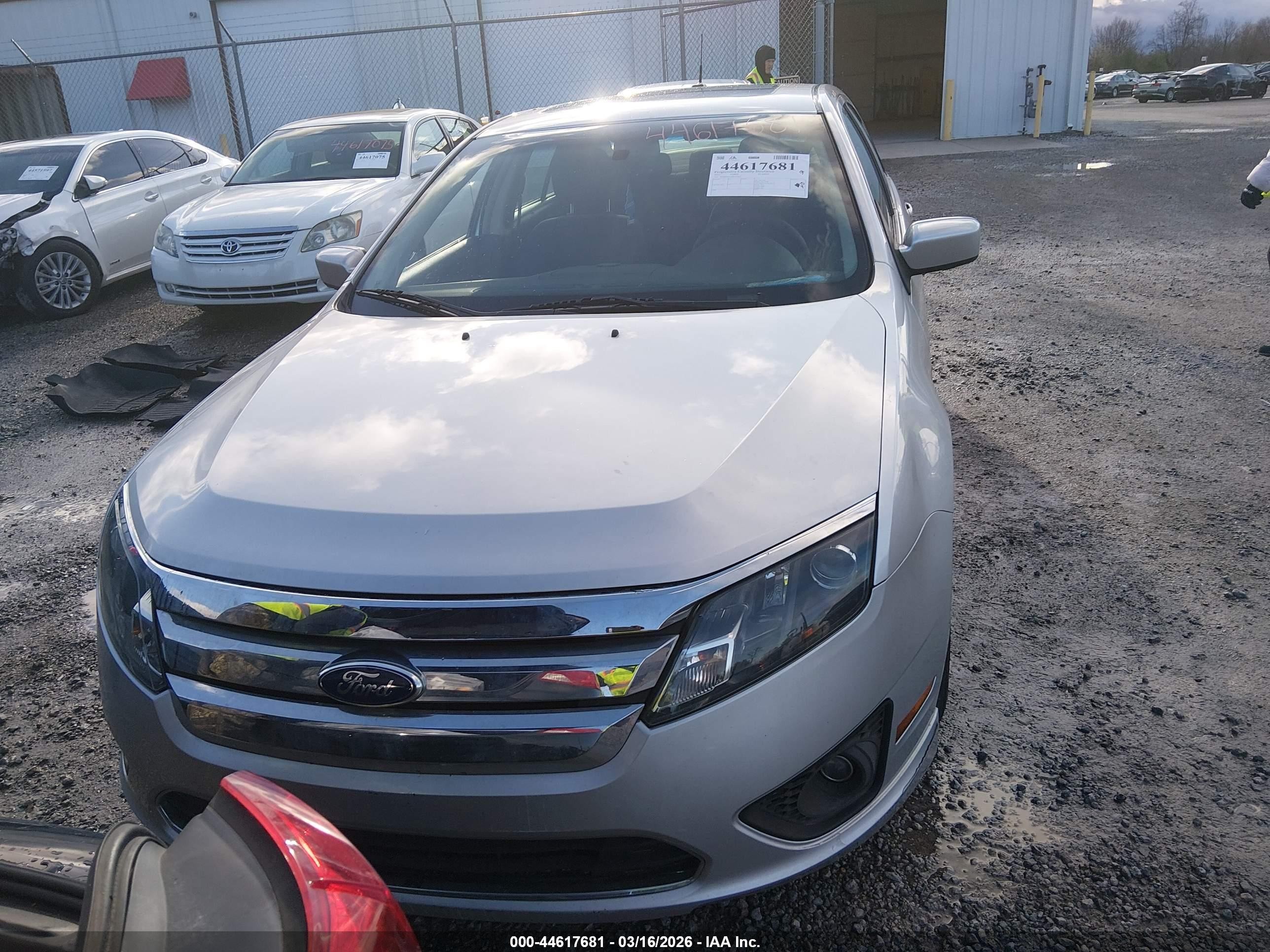 2011 Ford Fusion Se Silver vin: 3FAHP0HA5BR147922