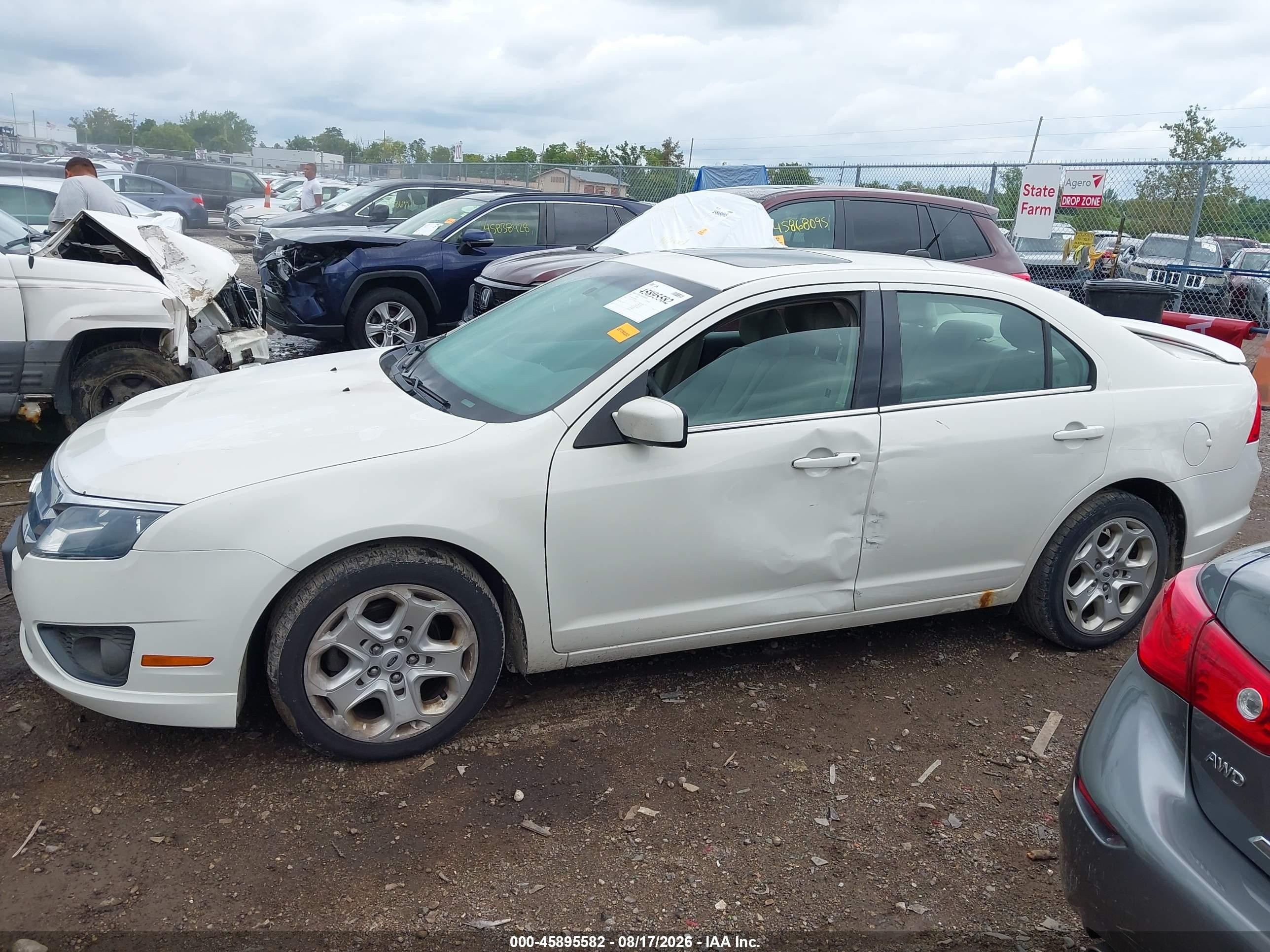 2011 Ford Fusion Se White vin: 3FAHP0HA6BR165006