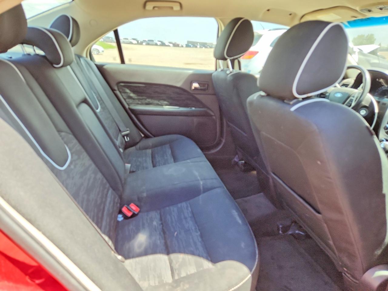 2011 Ford Fusion Se Red vin: 3FAHP0HA6BR282827