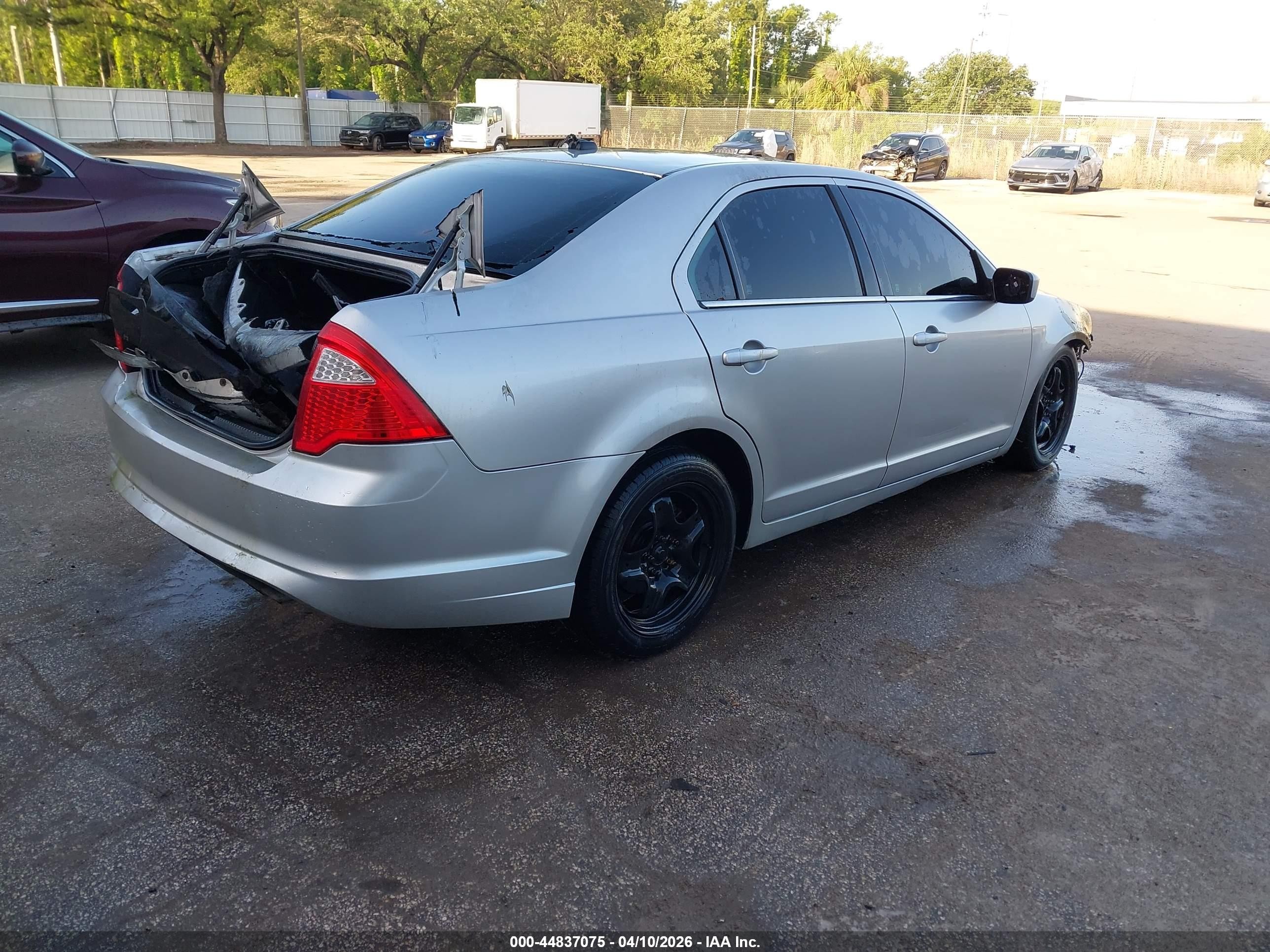 2011 Ford Fusion Se Silver vin: 3FAHP0HA6BR345750
