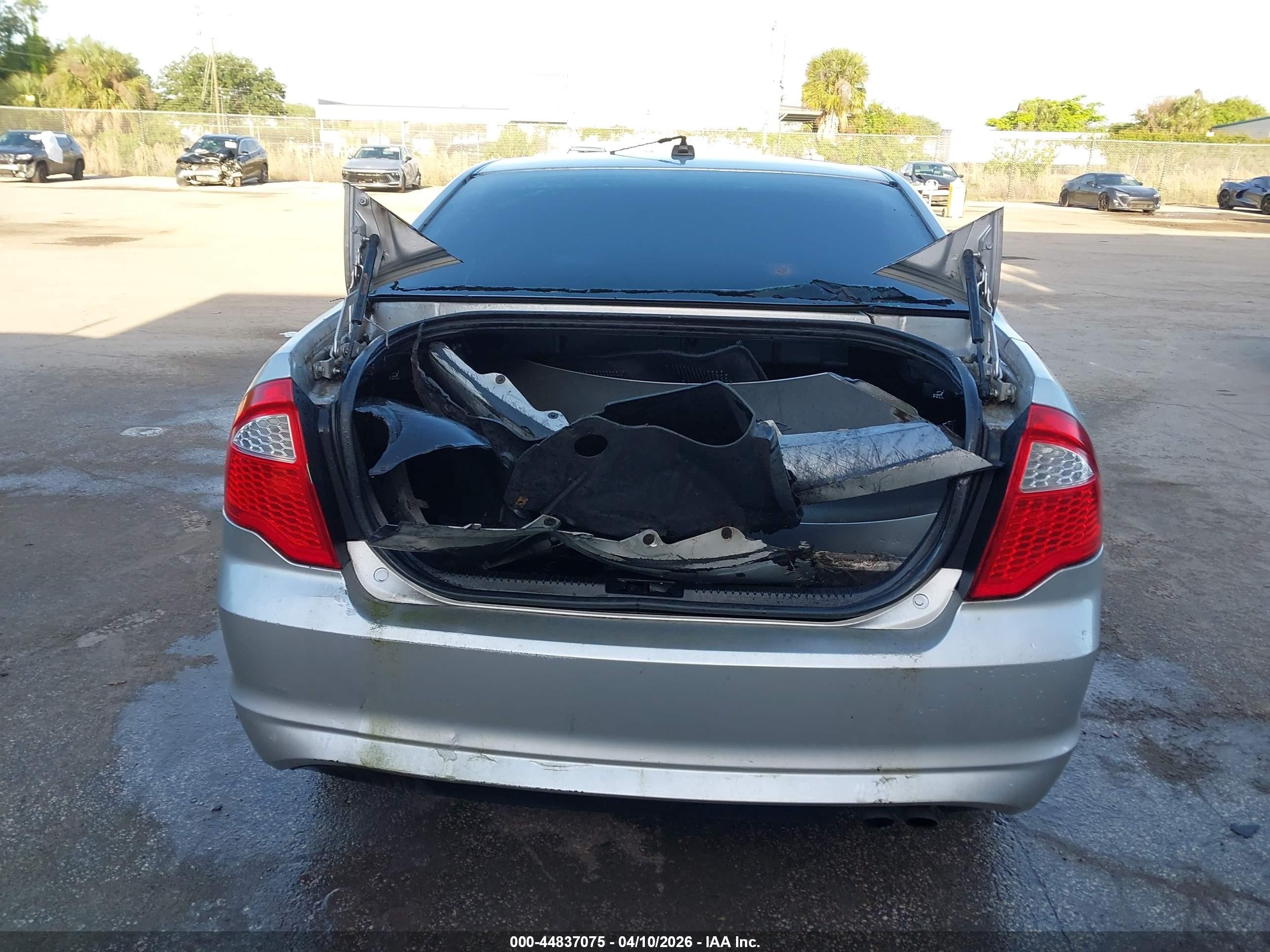 2011 Ford Fusion Se Silver vin: 3FAHP0HA6BR345750