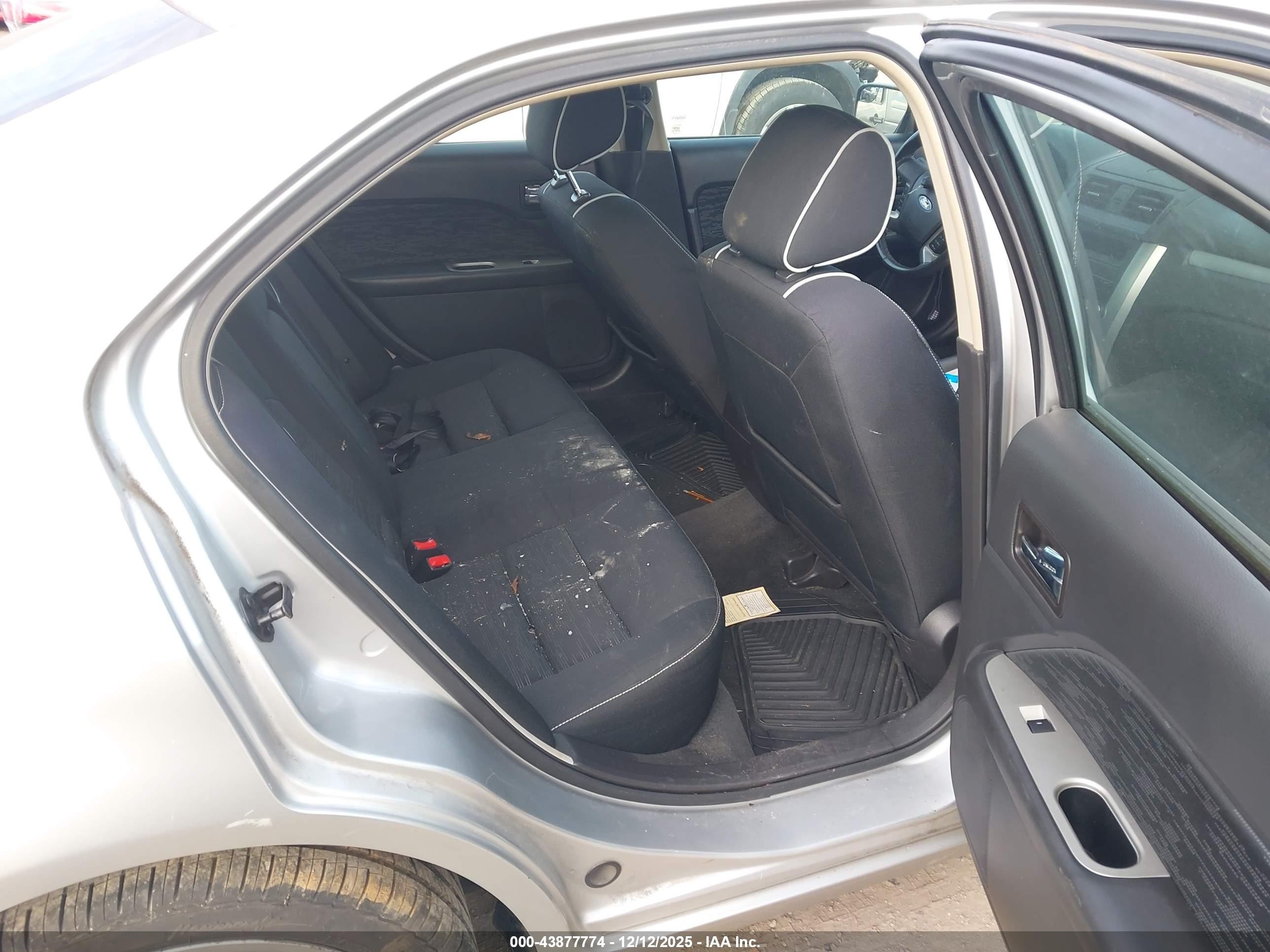 2012 Ford Fusion Se Silver vin: 3FAHP0HA6CR112906