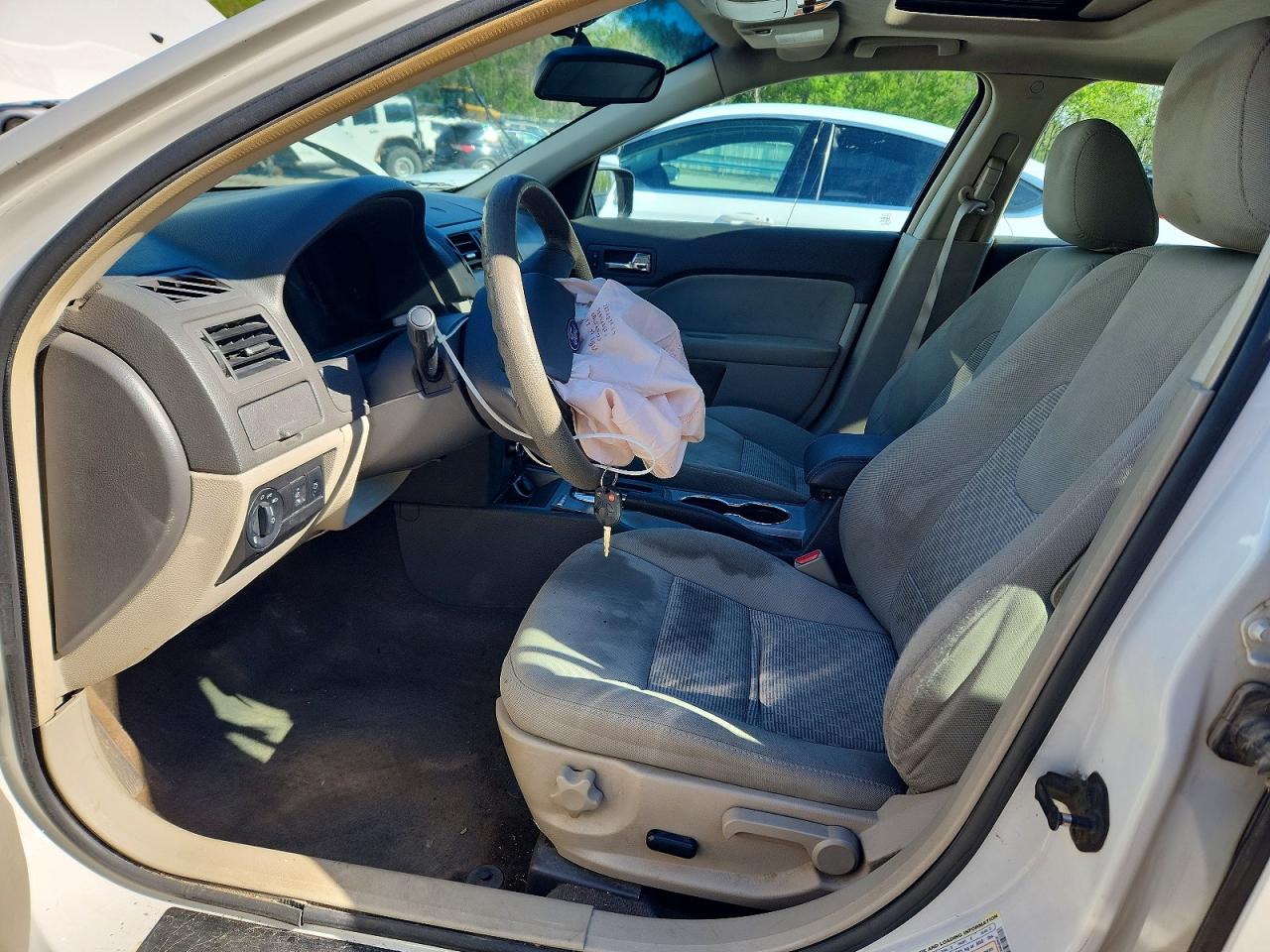 2010 Ford Fusion Se Beige vin: 3FAHP0HA7AR301822