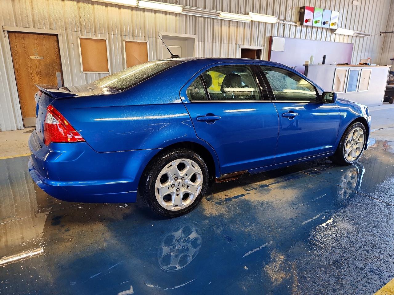 2011 Ford Fusion Se Blue vin: 3FAHP0HA7BR346597