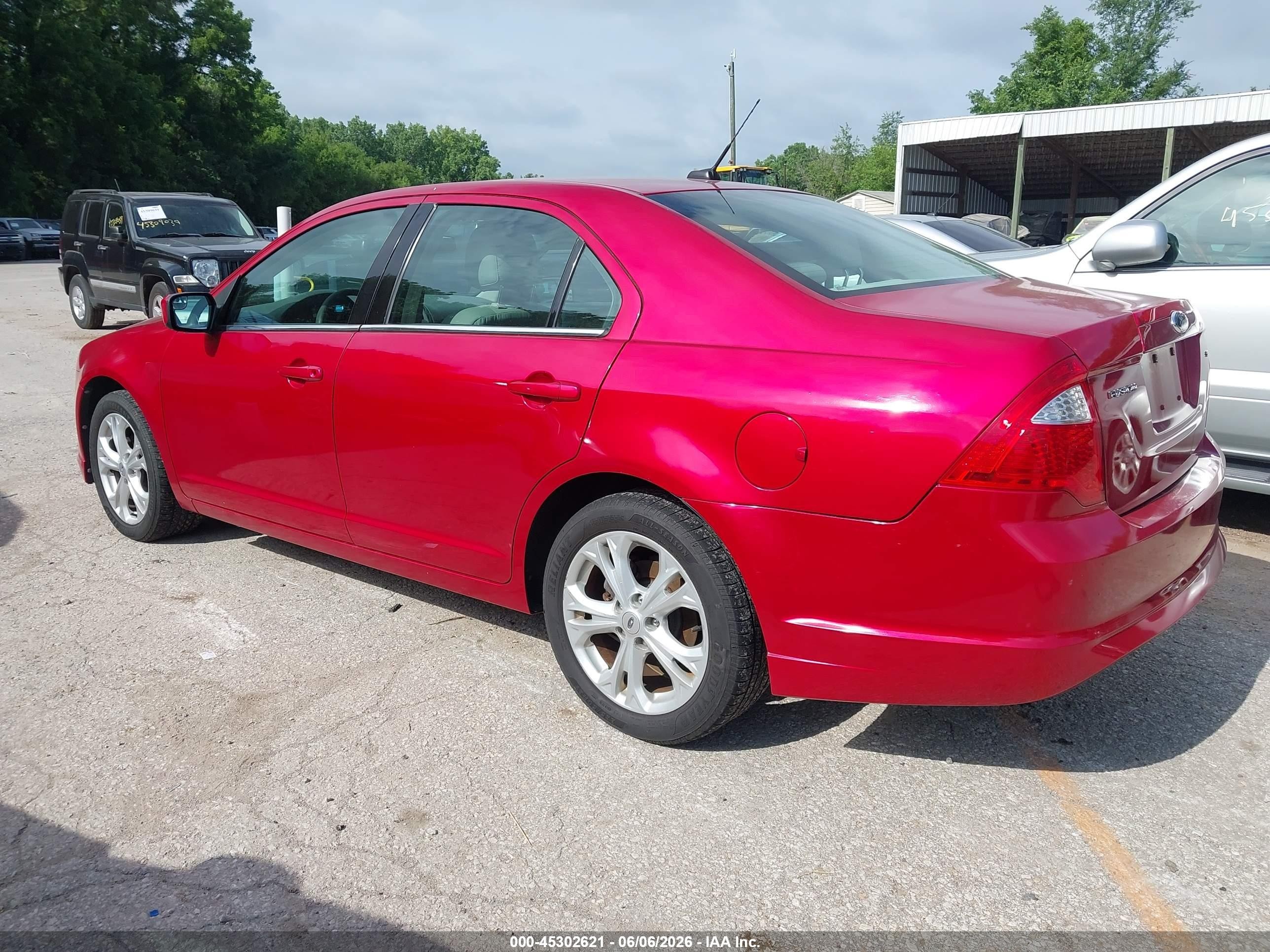 2012 Ford Fusion Se Red vin: 3FAHP0HA7CR437113