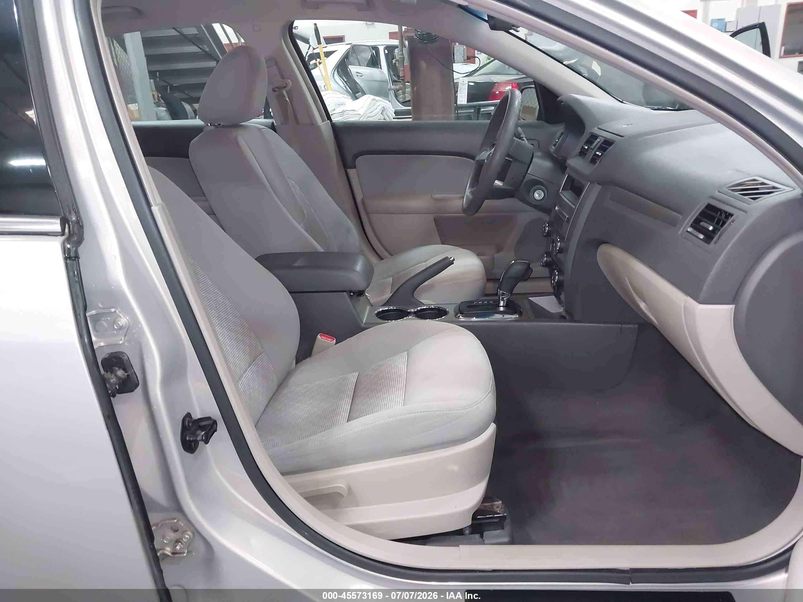 2010 Ford Fusion Se Beige vin: 3FAHP0HA8AR128604