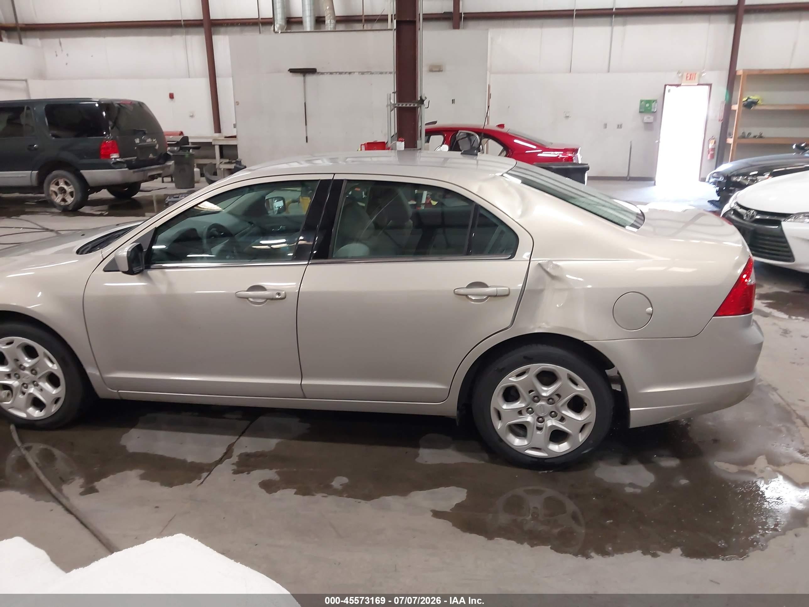 2010 Ford Fusion Se Beige vin: 3FAHP0HA8AR128604