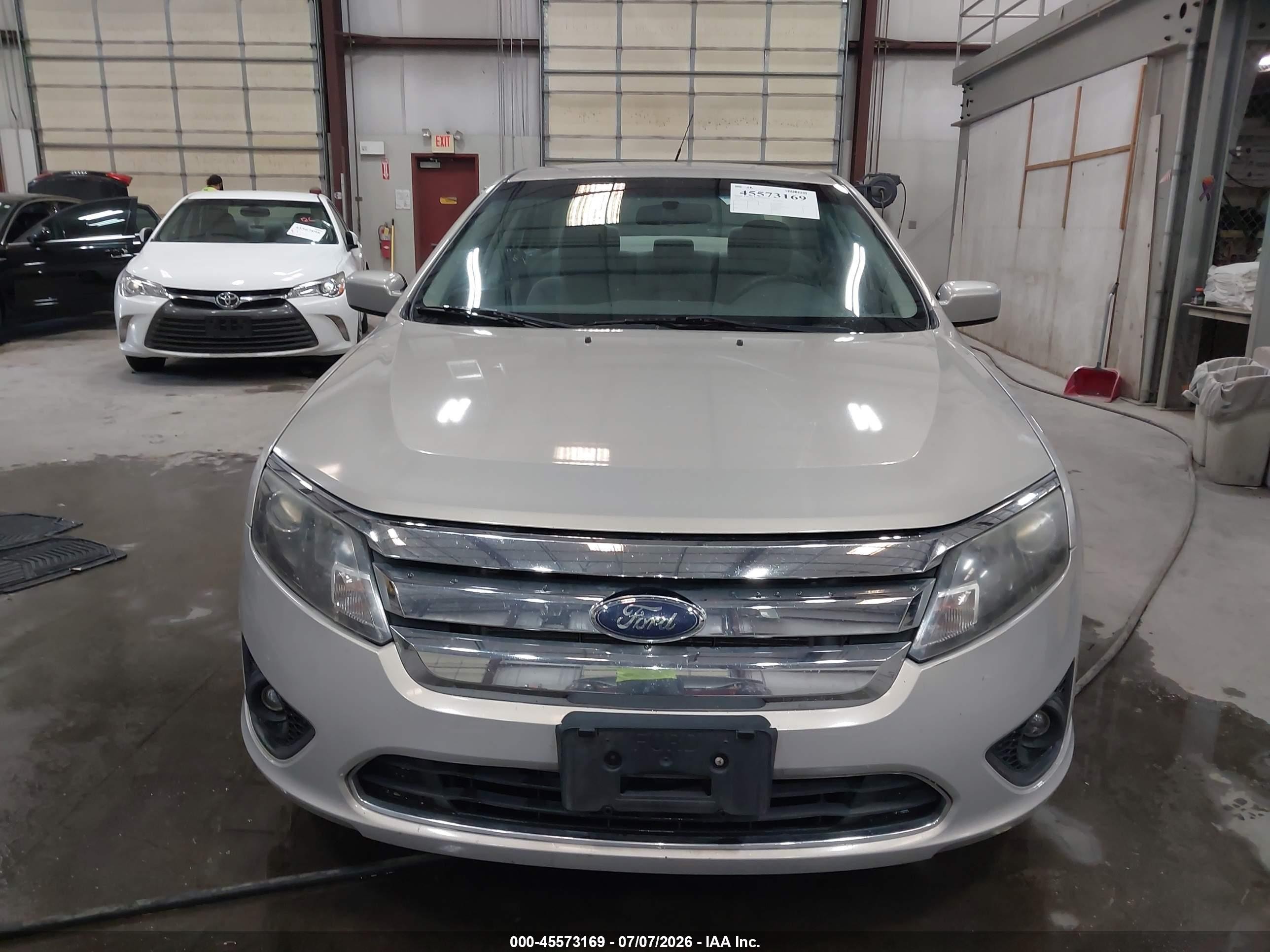 2010 Ford Fusion Se Beige vin: 3FAHP0HA8AR128604