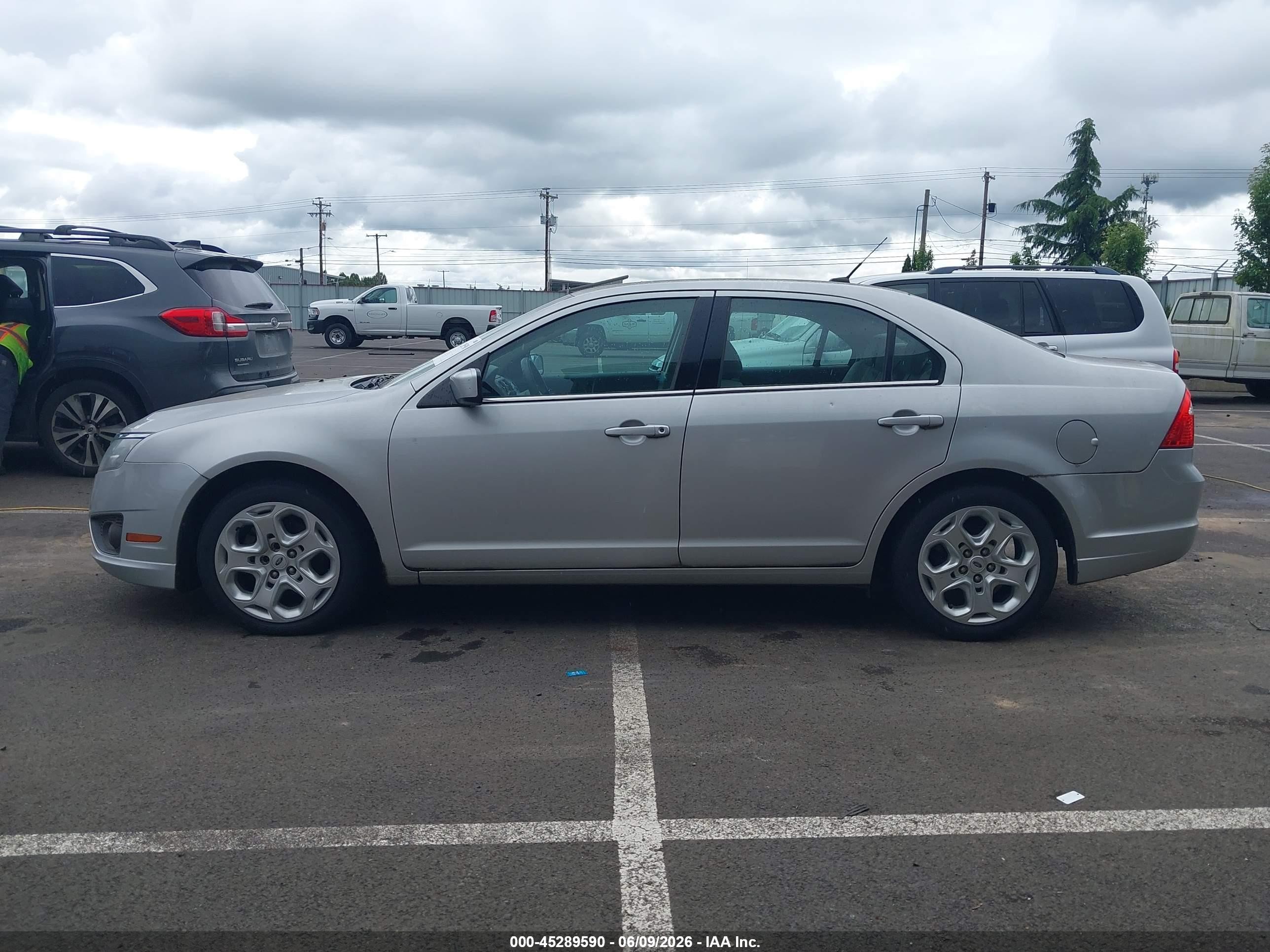 2010 Ford Fusion Se Silver vin: 3FAHP0HA8AR285744