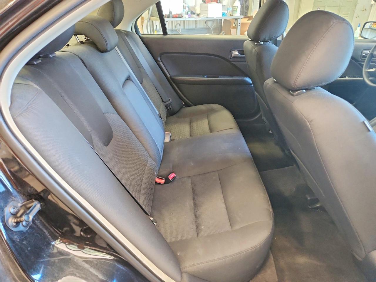 2011 Ford Fusion Se Black vin: 3FAHP0HA8BR317822