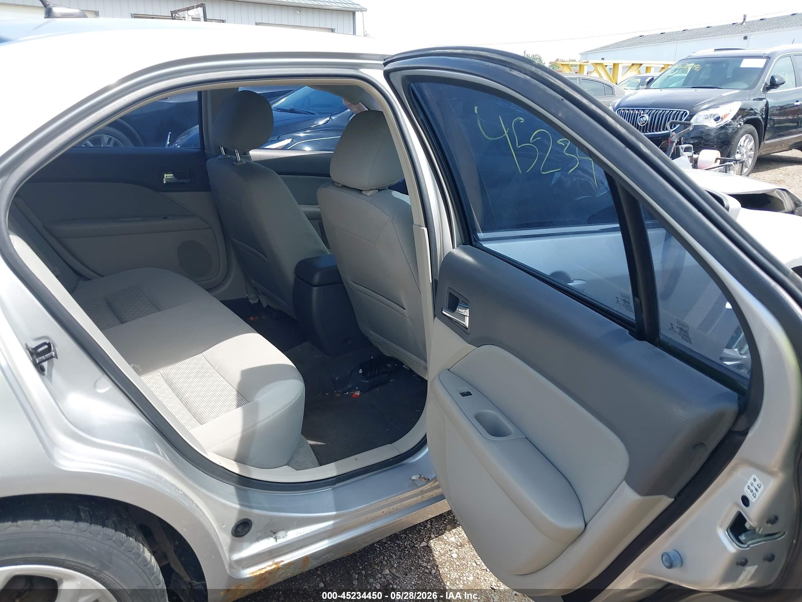 2012 Ford Fusion Se Серебряный vin: 3FAHP0HA8CR142957