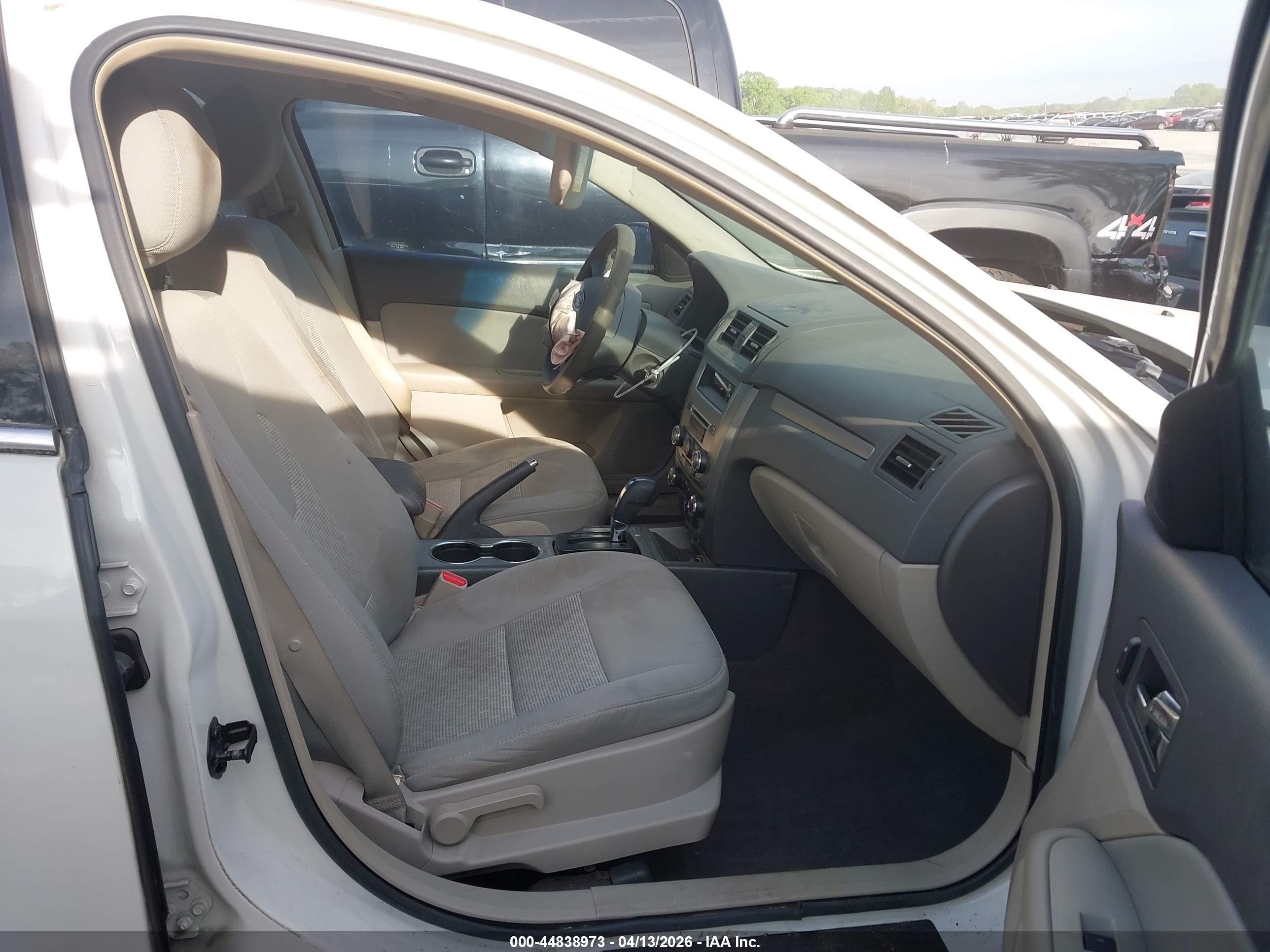 2012 Ford Fusion Se White vin: 3FAHP0HA8CR427836