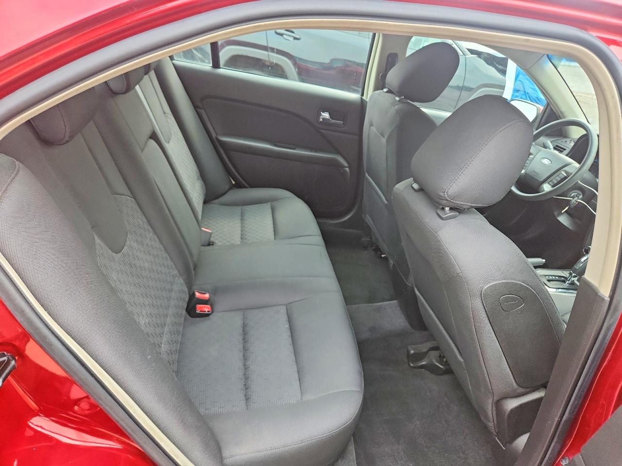 2010 Ford Fusion Se Red vin: 3FAHP0HA9AR201818