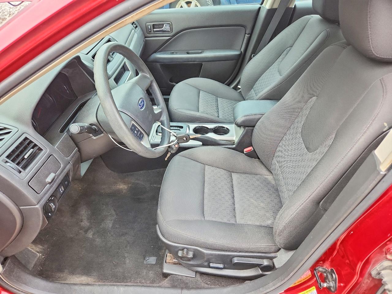 2010 Ford Fusion Se Red vin: 3FAHP0HA9AR201818