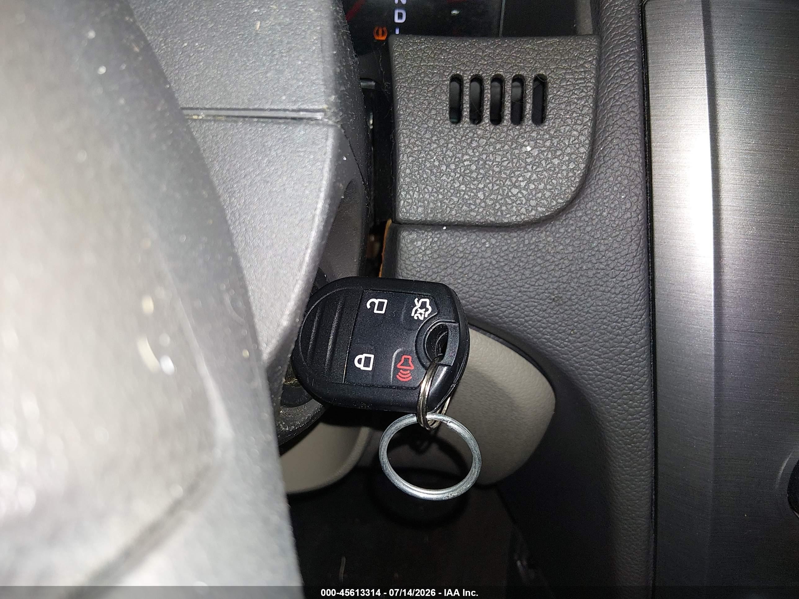 2010 Ford Fusion Se Red vin: 3FAHP0HA9AR415241