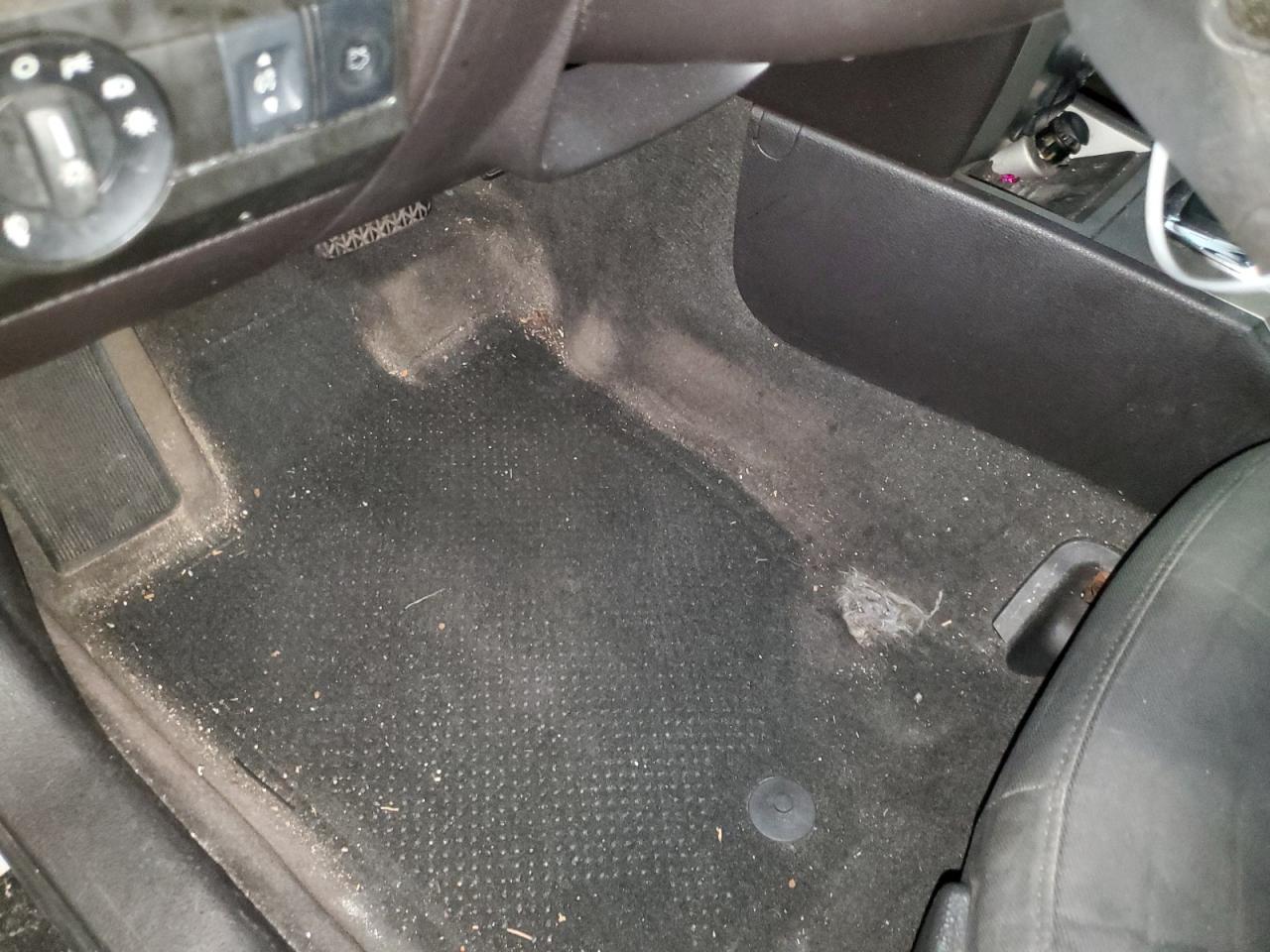 2011 Ford Fusion Se Silver vin: 3FAHP0HA9BR292784 Damage: Left Front Carpet, Torn, 1 To 2 Inches