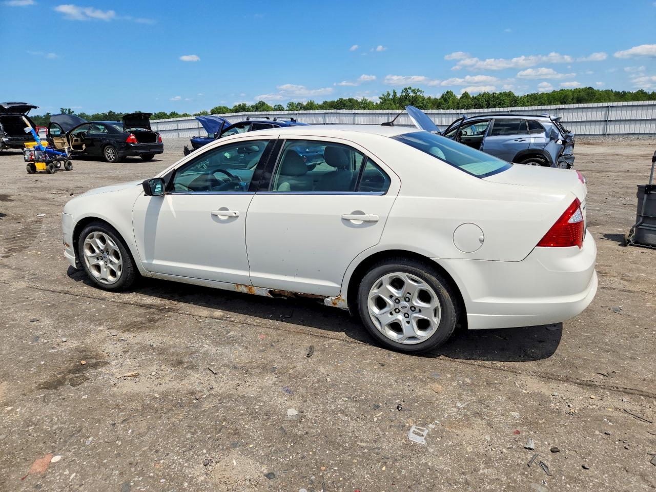 2011 Ford Fusion Se White vin: 3FAHP0HA9BR318266