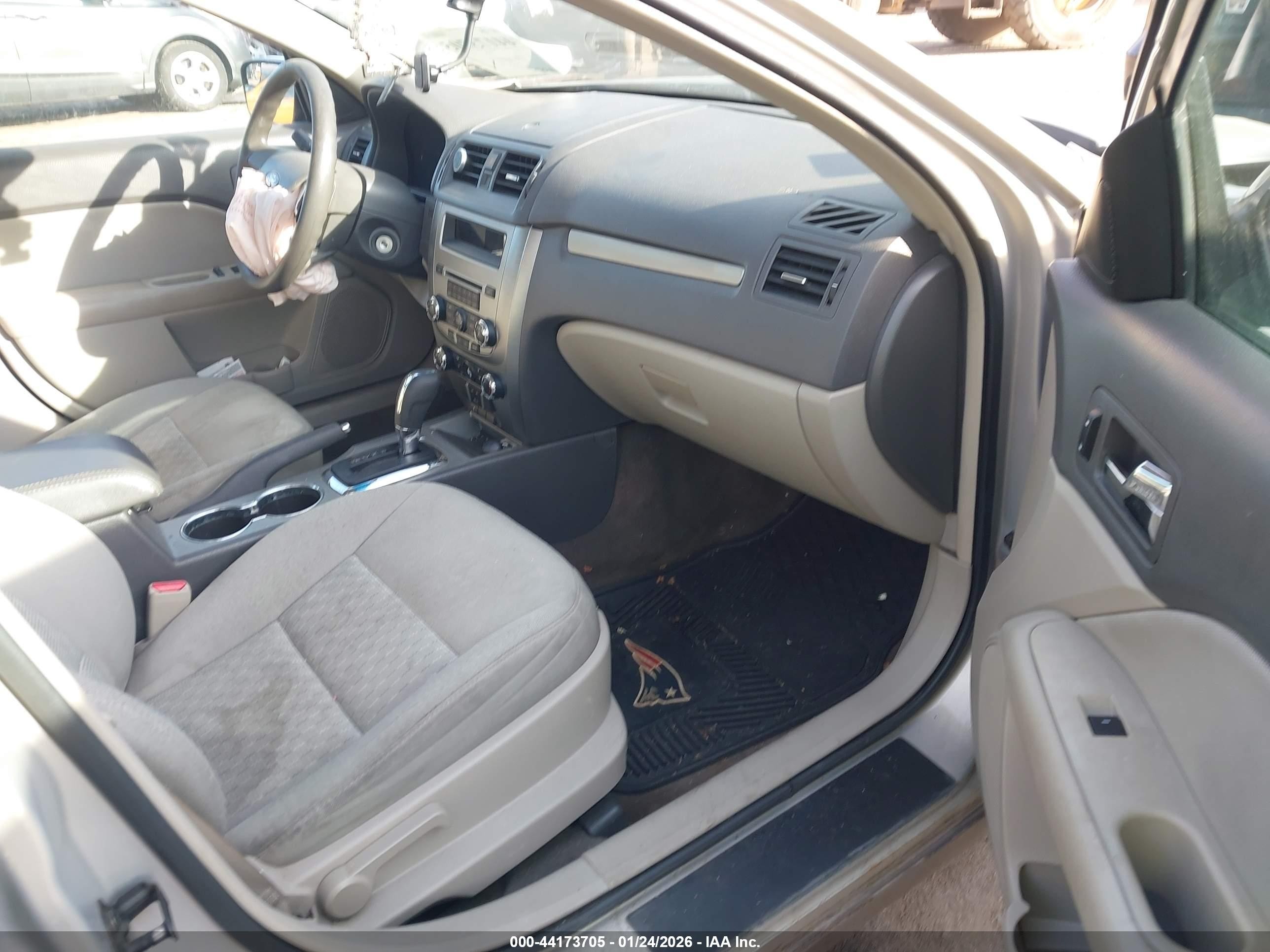 2010 Ford Fusion Se Beige vin: 3FAHP0HAXAR386624