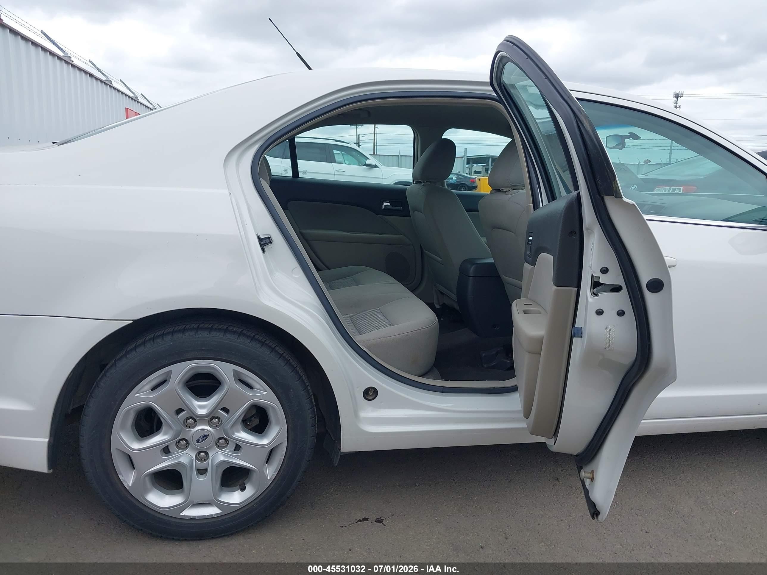 2010 Ford Fusion Se White vin: 3FAHP0HG2AR247334