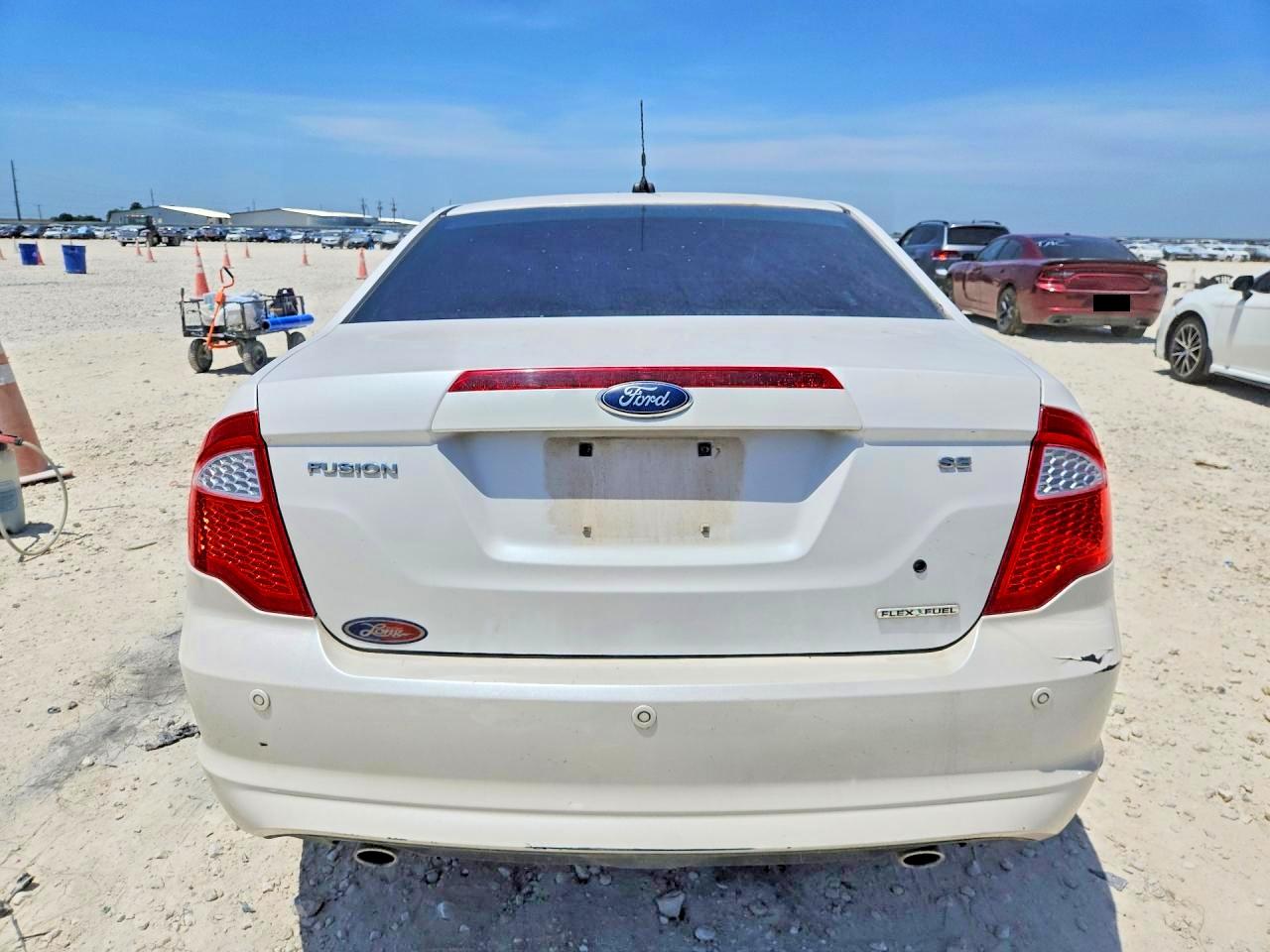 2011 Ford Fusion Se White vin: 3FAHP0HG3BR235100