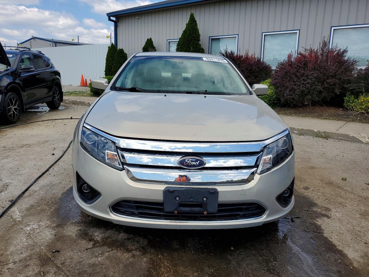 2010 Ford Fusion Se Beige vin: 3FAHP0HG7AR250312