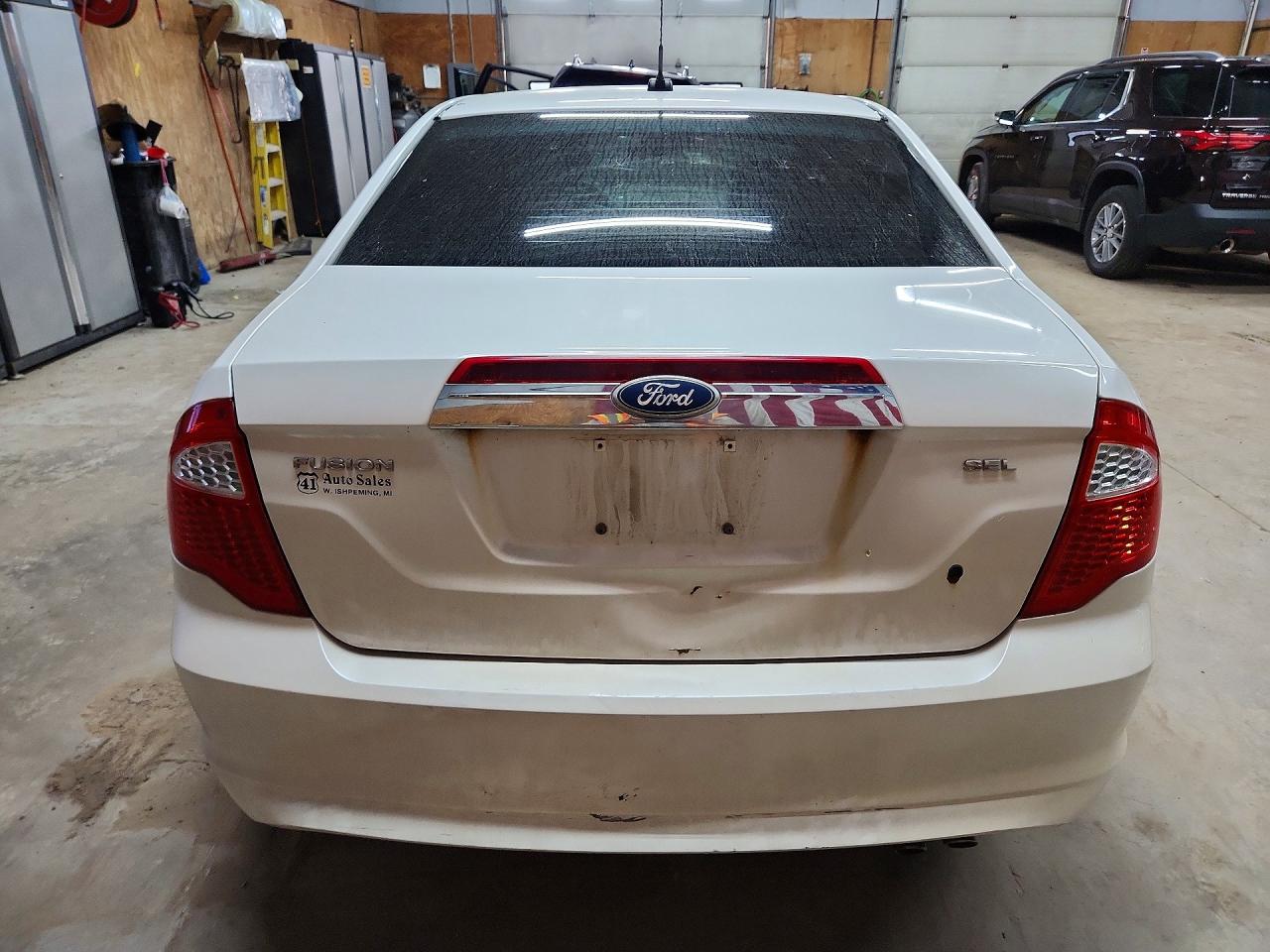 2011 Ford Fusion White vin: 3FAHP0JA5BR107074