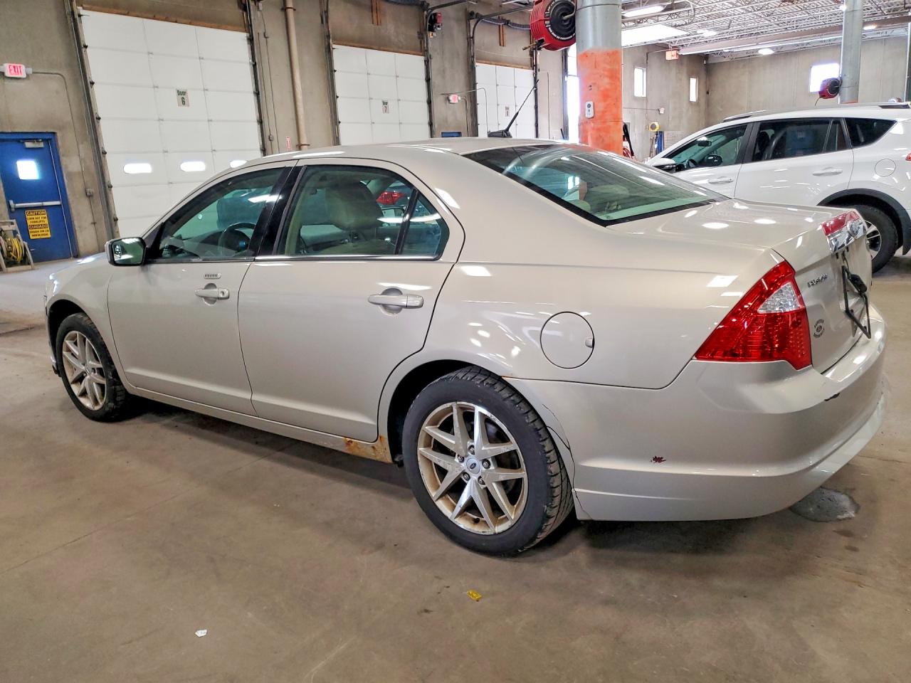 2010 Ford Fusion Бежевый vin: 3FAHP0JA6AR401811