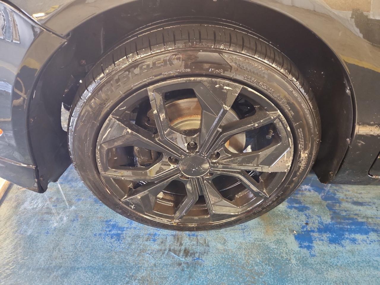 2010 Ford Fusion Sel Black vin: 3FAHP0JAXAR210019 Damage: Left Front Wheel, Aftermarket, Acceptable